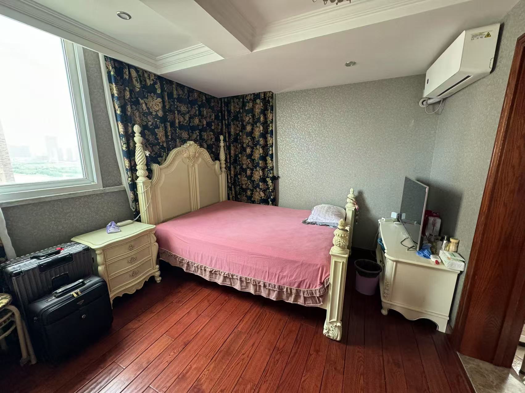 晏园南岸 5室2厅5卫 263.70m&sup2;