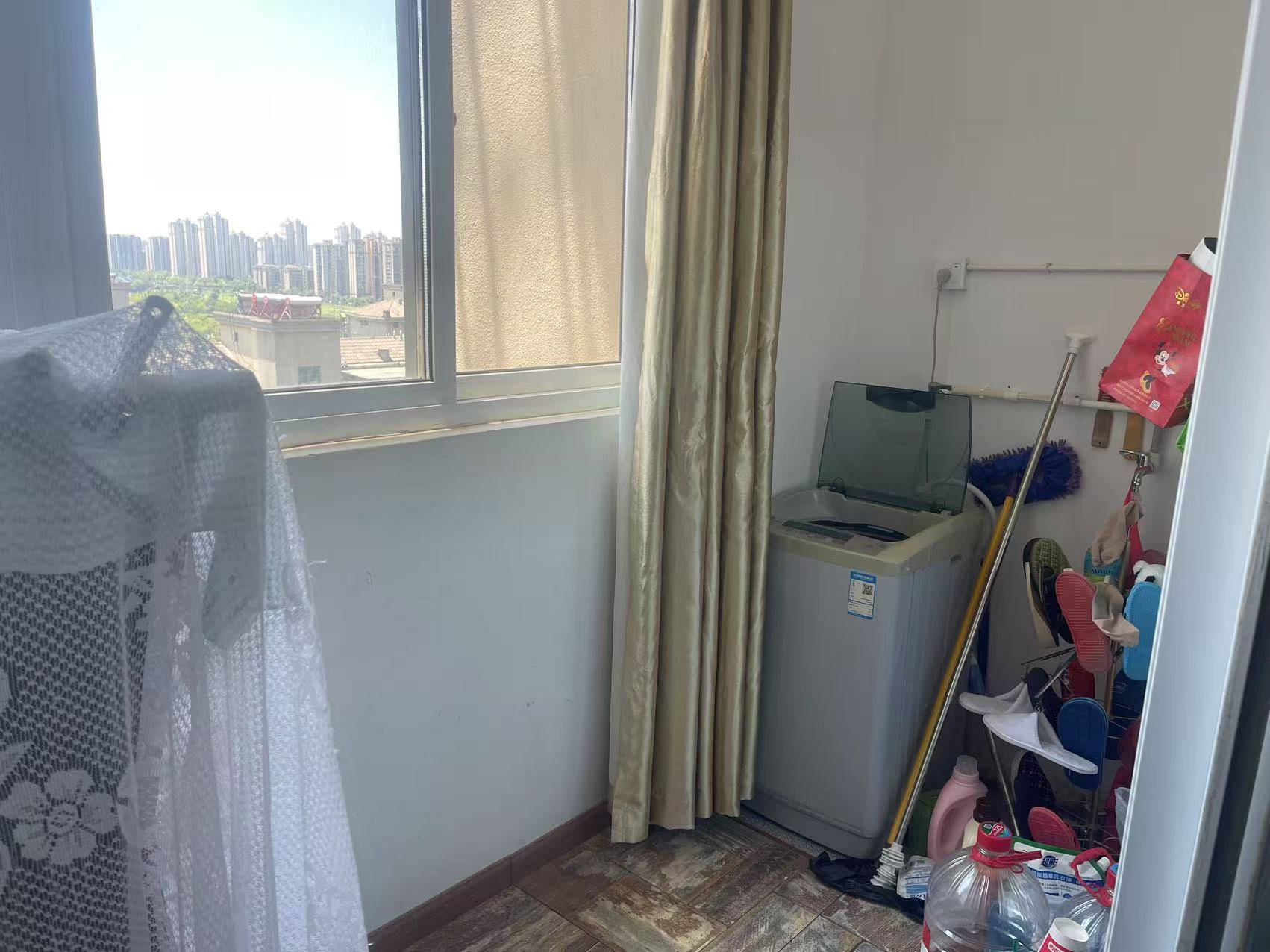 滨河人家 3室2厅1卫 127m&sup2;