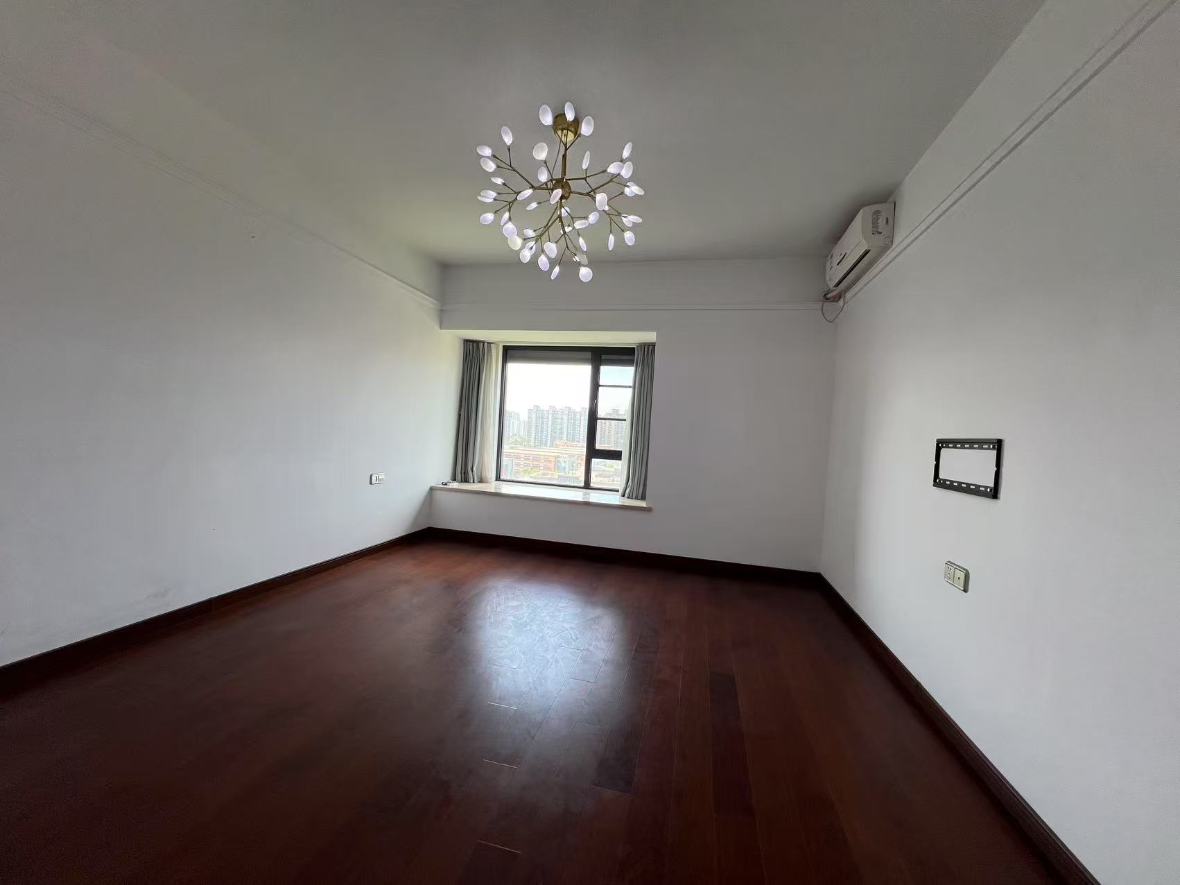 万科城市之光 3室2厅2卫 121m&sup2;