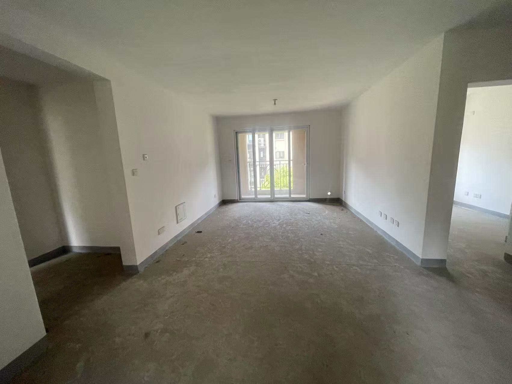 金地繁茂里 4室2厅2卫 133m²