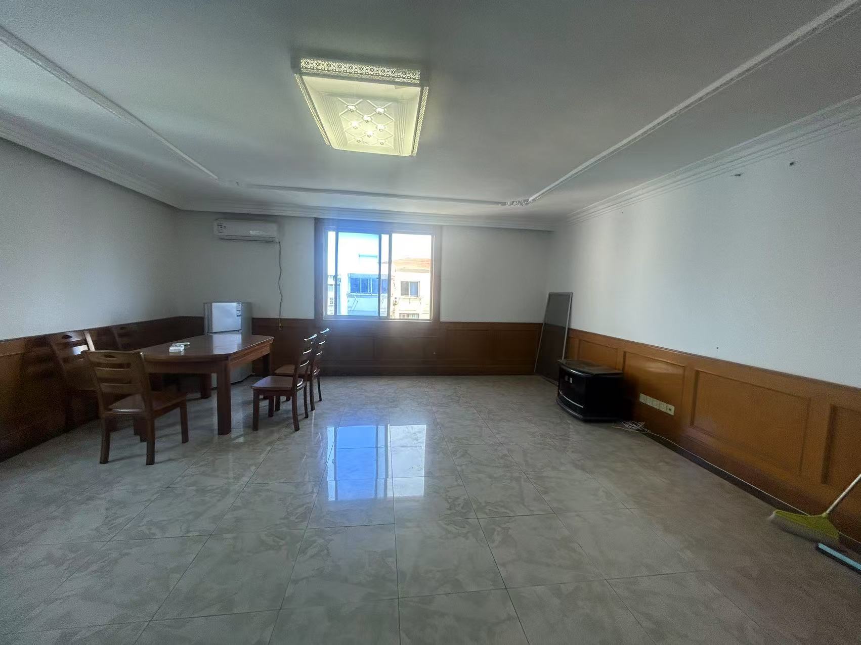 弘运园 4室2厅2卫 75.00m&sup2;