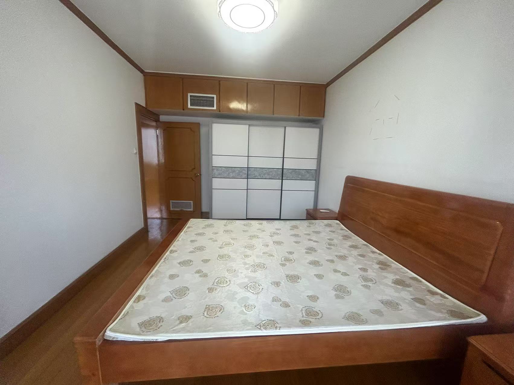 弘运园 4室2厅2卫 75.00m&sup2;