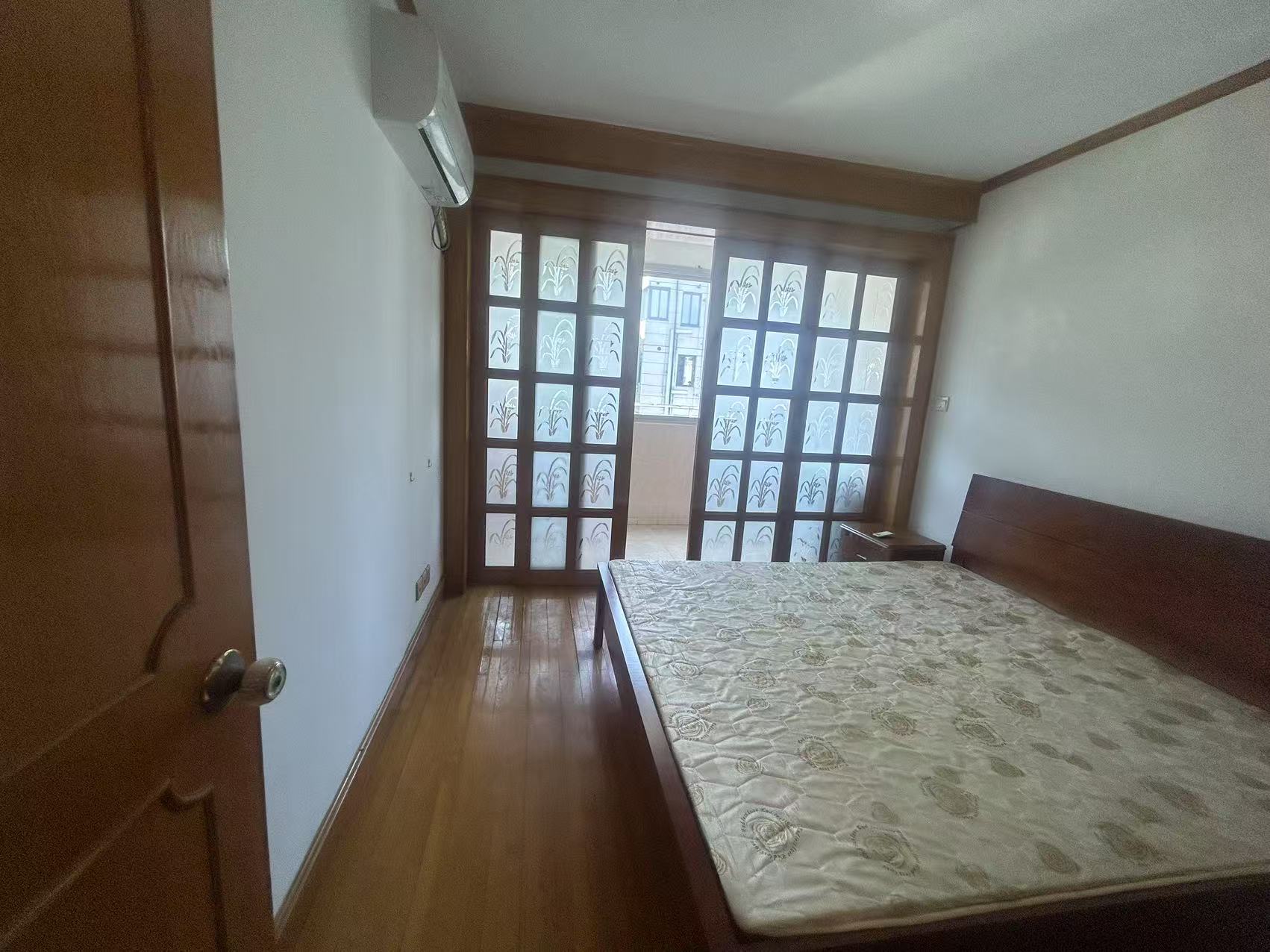 弘运园 4室2厅2卫 75.00m&sup2;