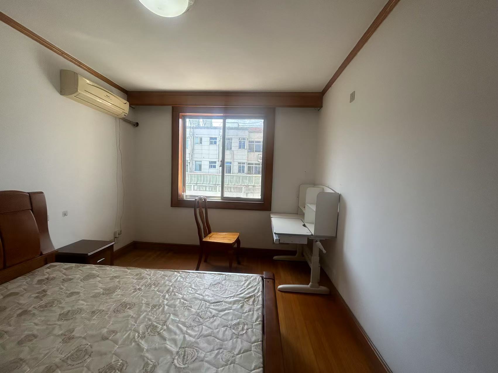 弘运园 4室2厅2卫 75.00m&sup2;