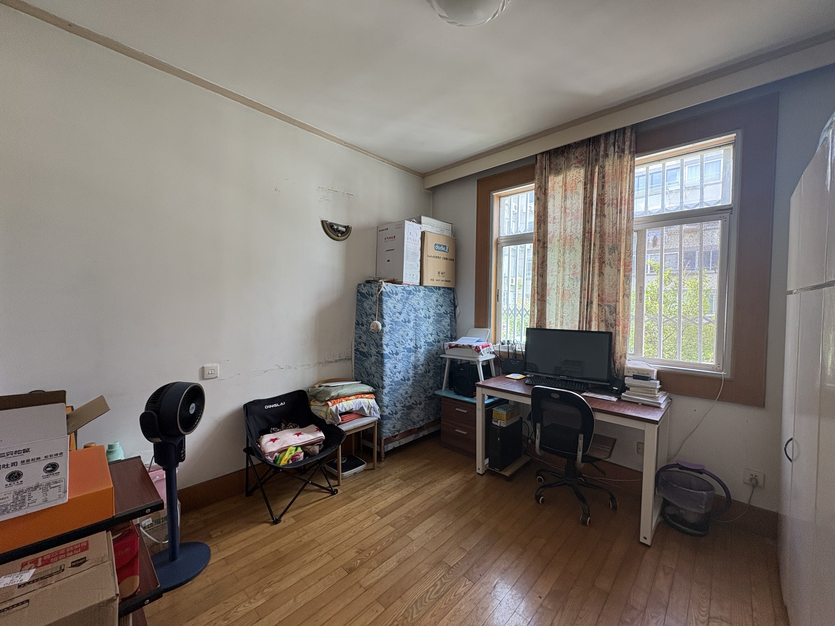 银花苑 4室2厅2卫 136m&sup2;