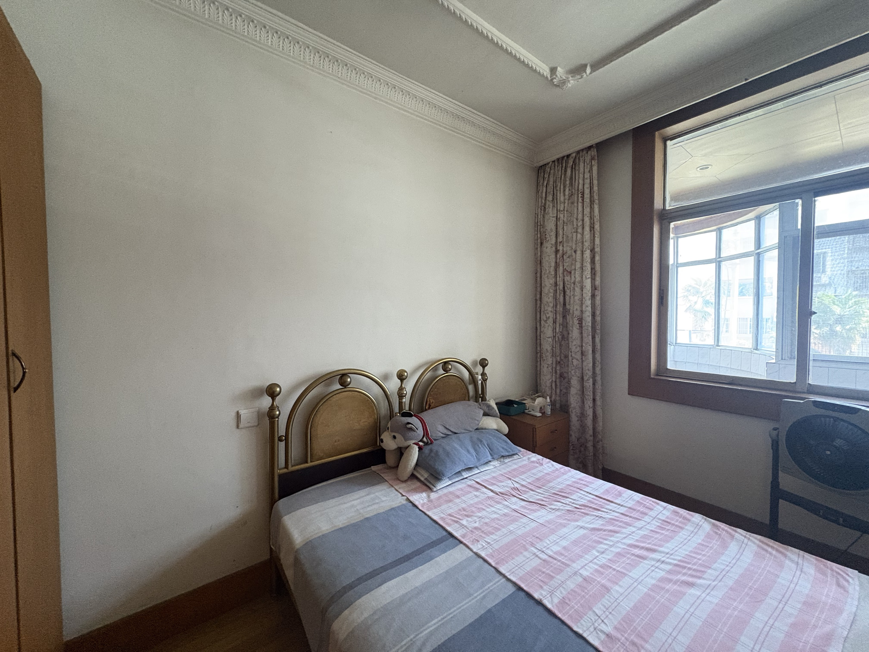 银花苑 4室2厅2卫 136m&sup2;