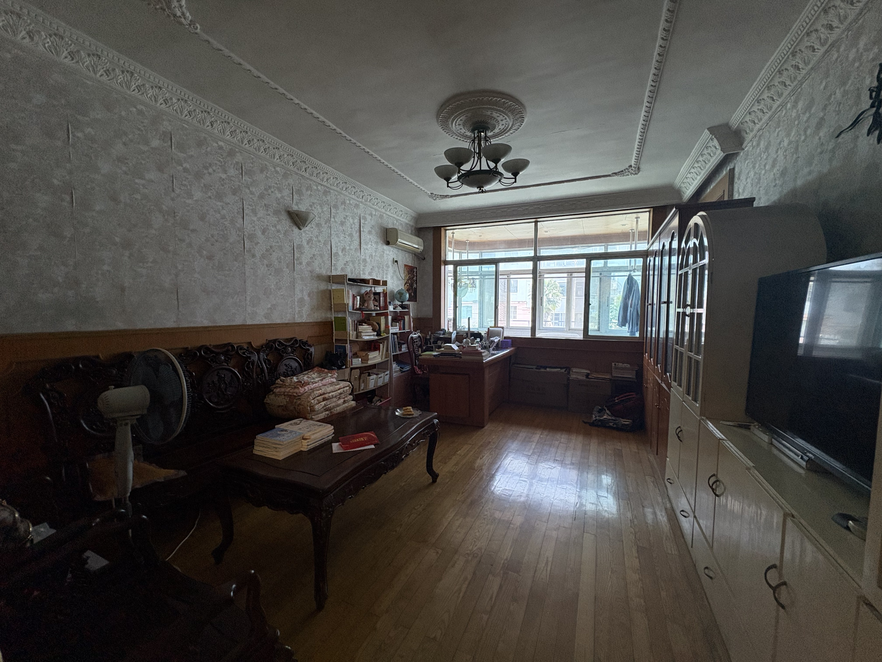 银花苑 4室2厅2卫 136m&sup2;