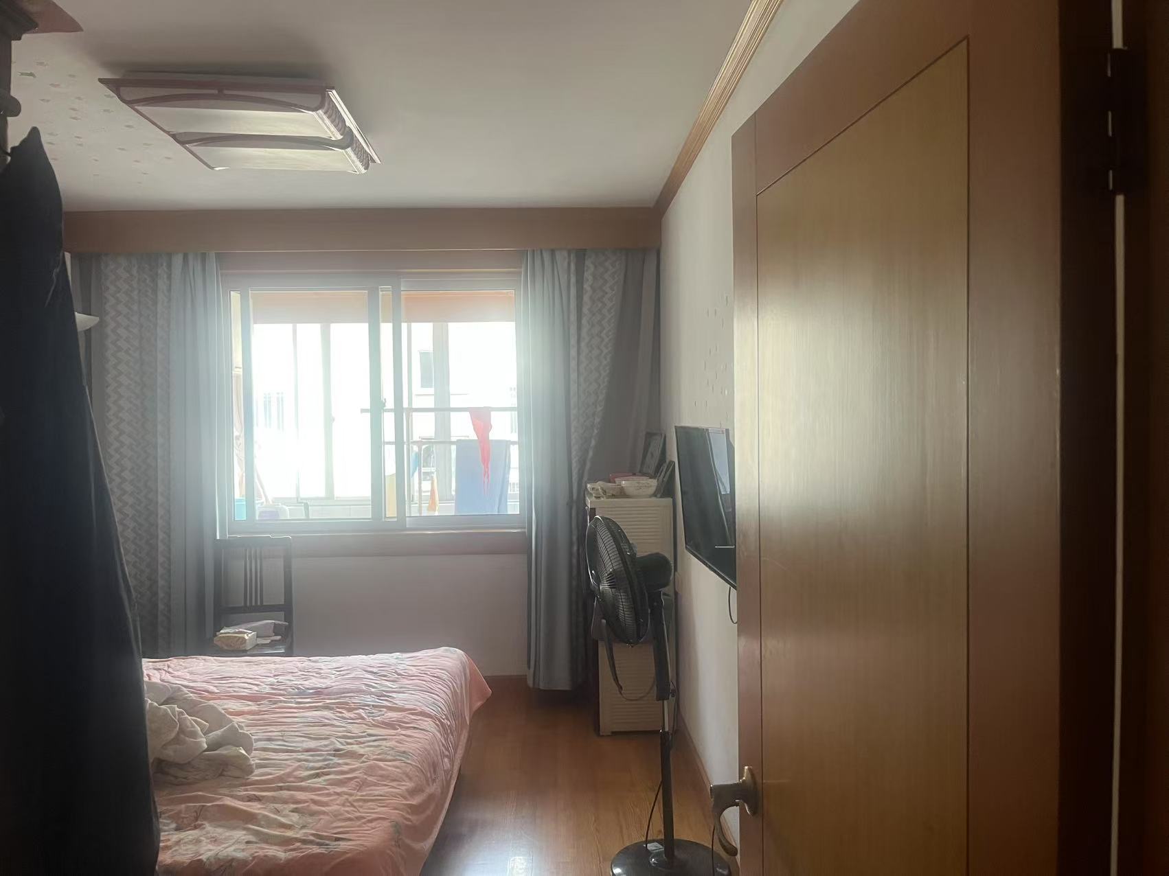 虹桥东村 3室2厅2卫 130.49m&sup2;