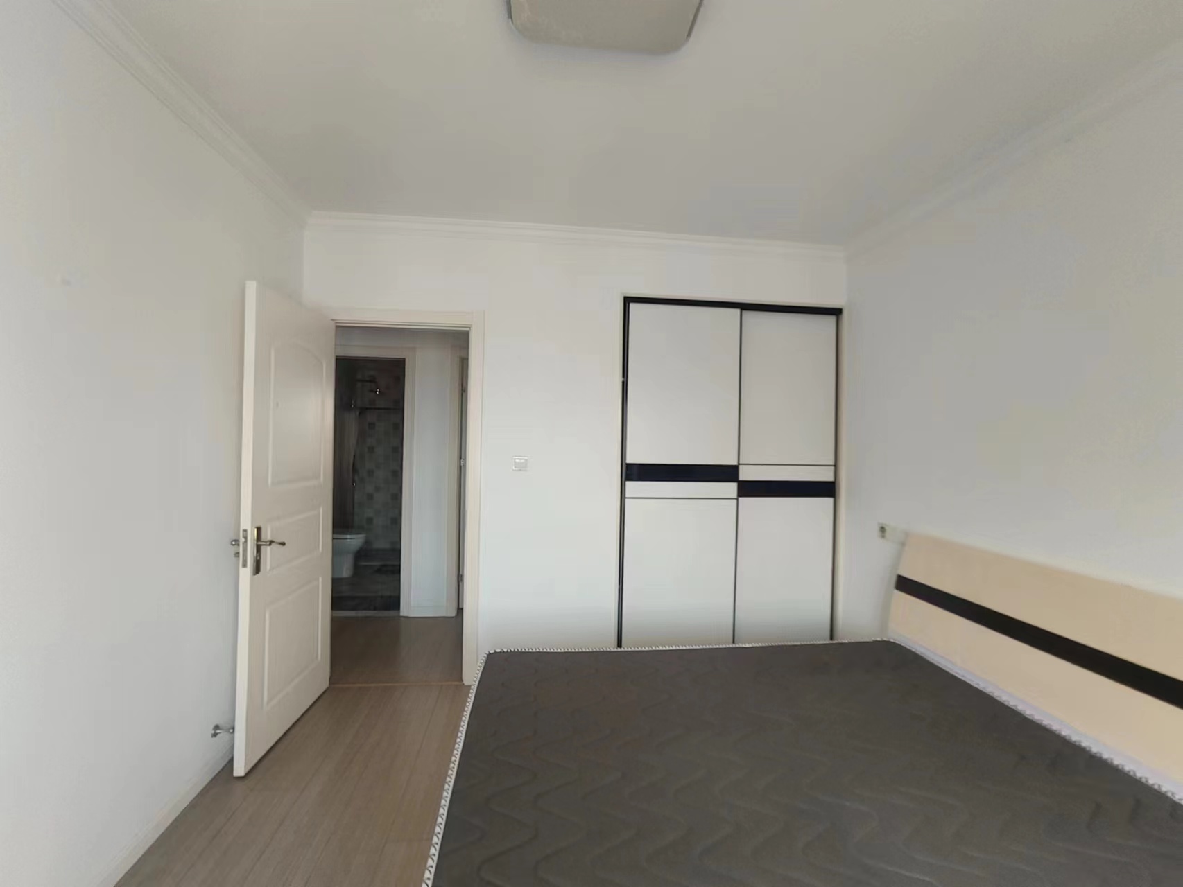中海碧林湾 3室2厅1卫 97m&sup2;