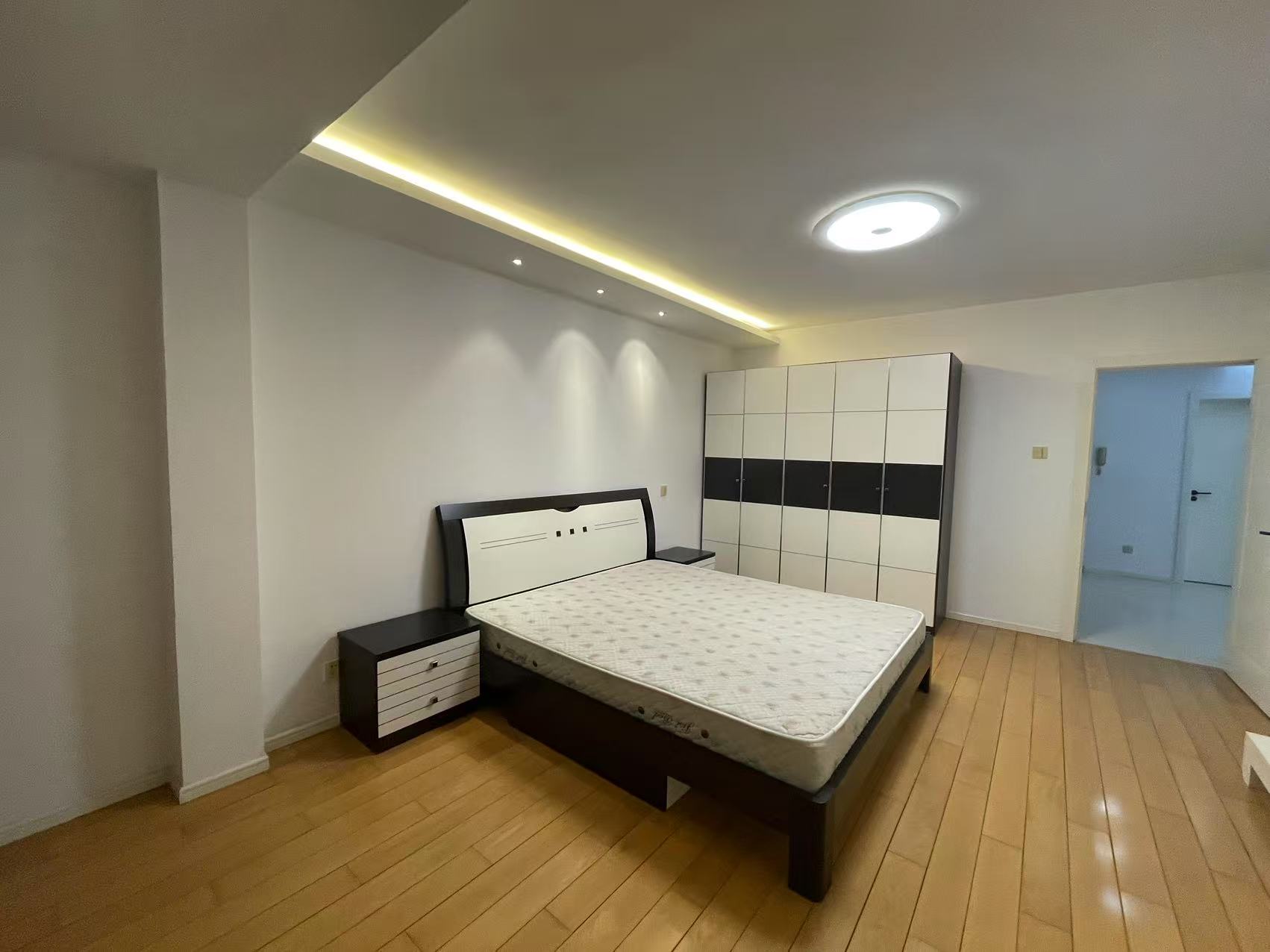 锦绣花园 3室1厅2卫 135m&sup2;