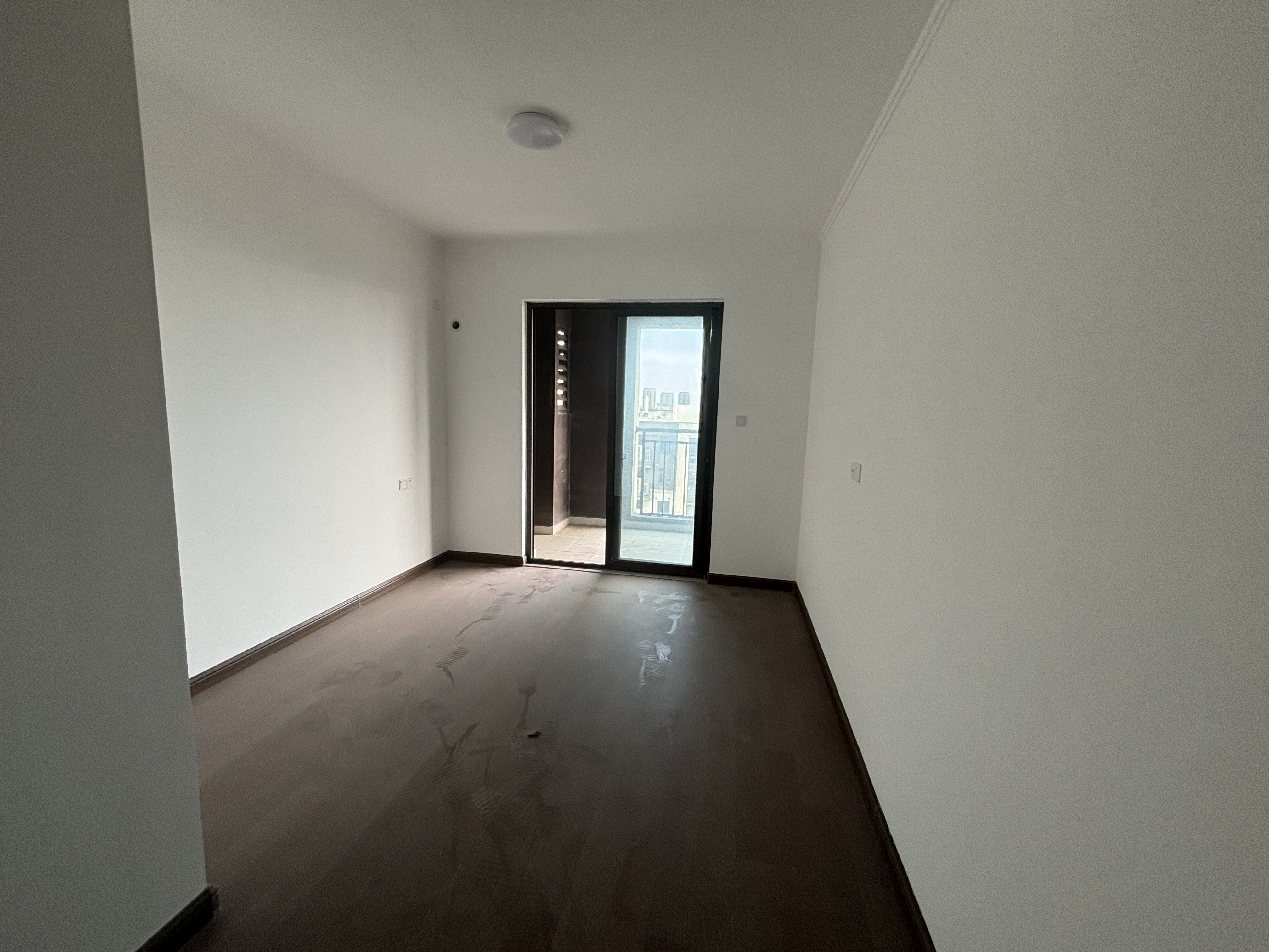 华强国际公馆 4室2厅2卫 143m&sup2;