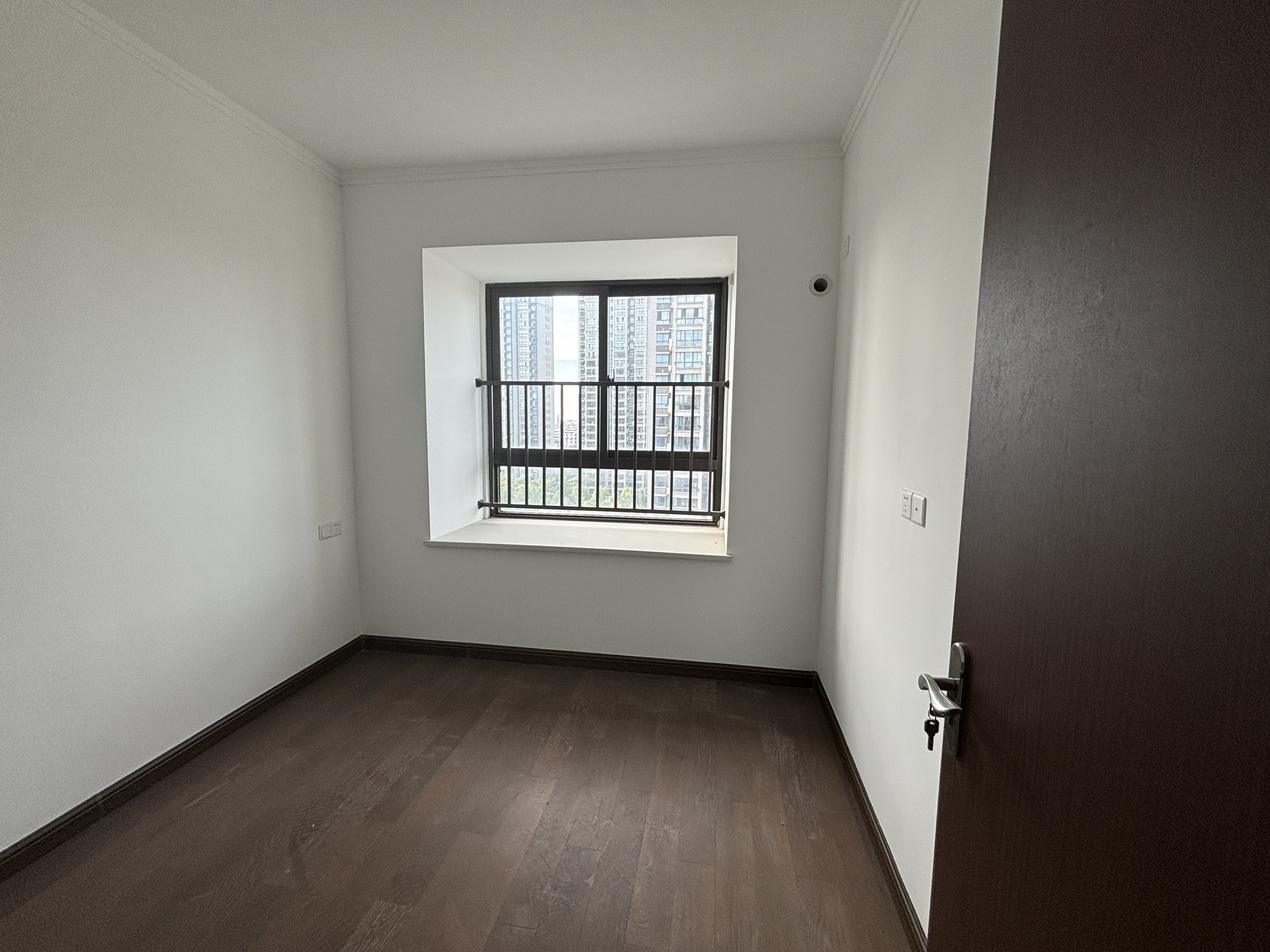 华强国际公馆 4室2厅2卫 143m&sup2;