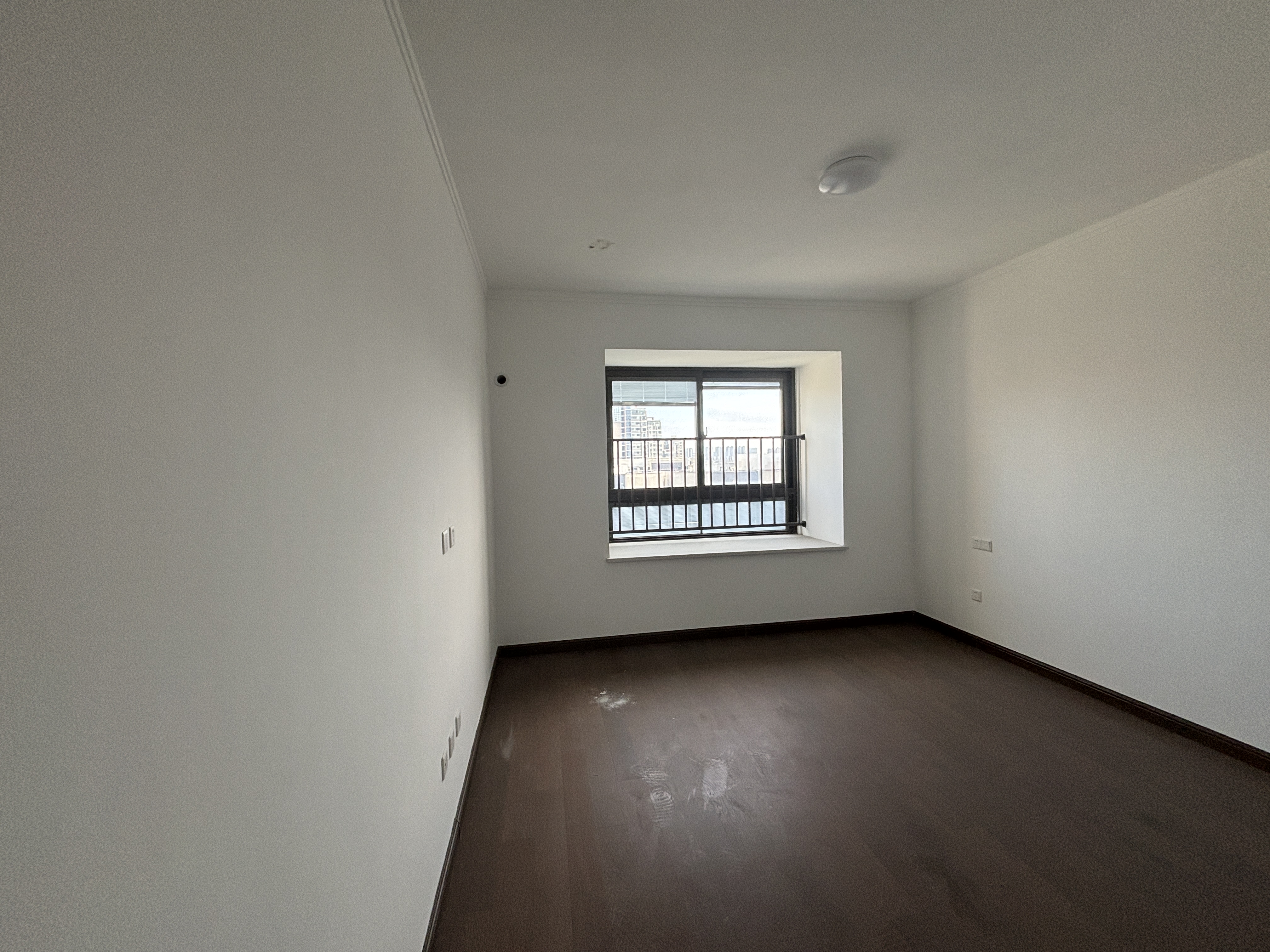 华强国际公馆 4室2厅2卫 143m&sup2;