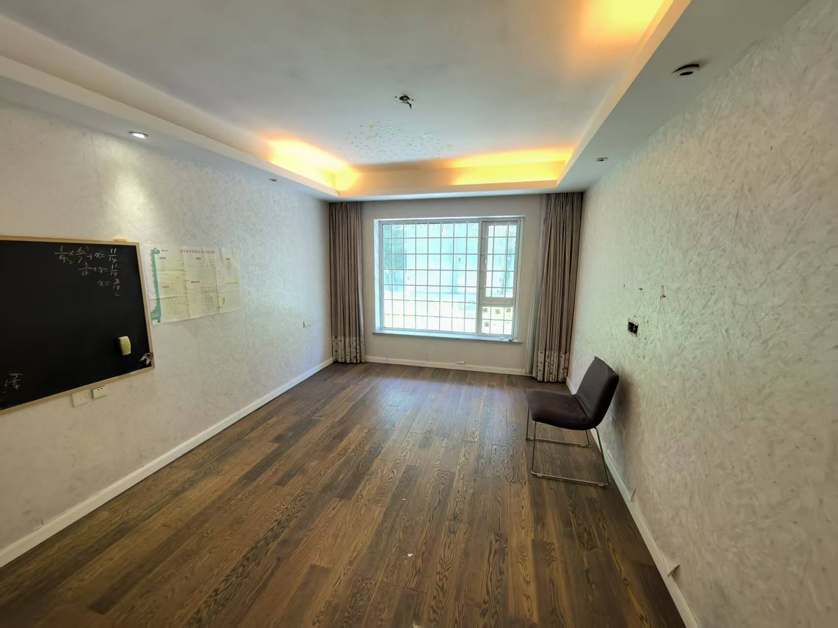 天安花园 4室2厅3卫 230.40m&sup2;