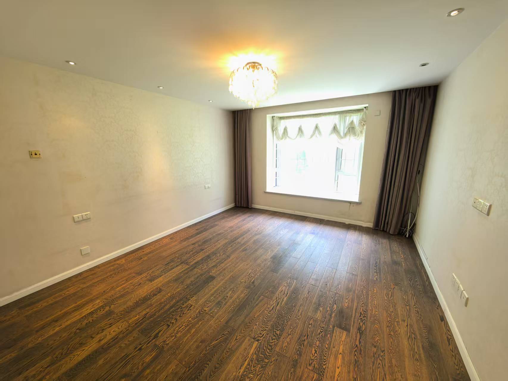 天安花园 4室2厅3卫 230.40m&sup2;