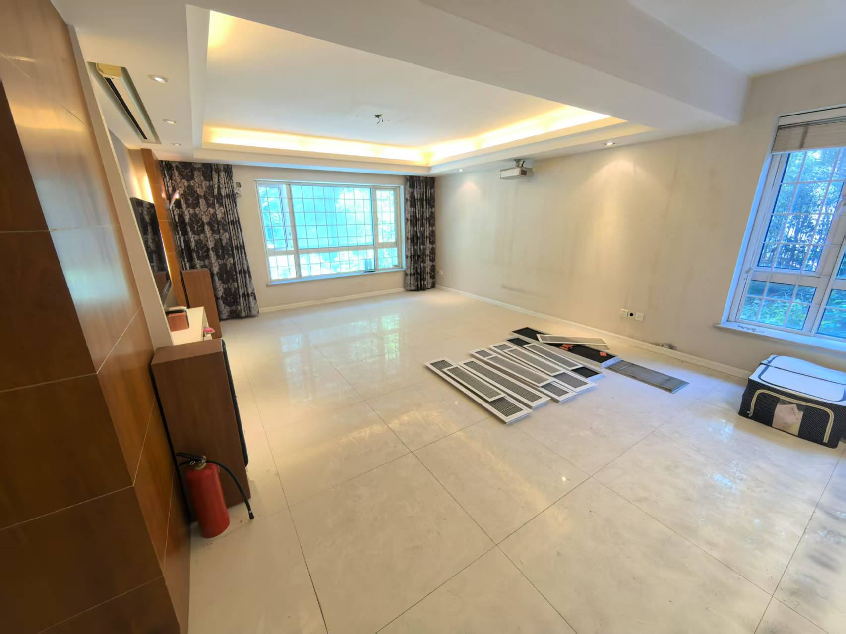 天安花园 4室2厅3卫 230.40m²