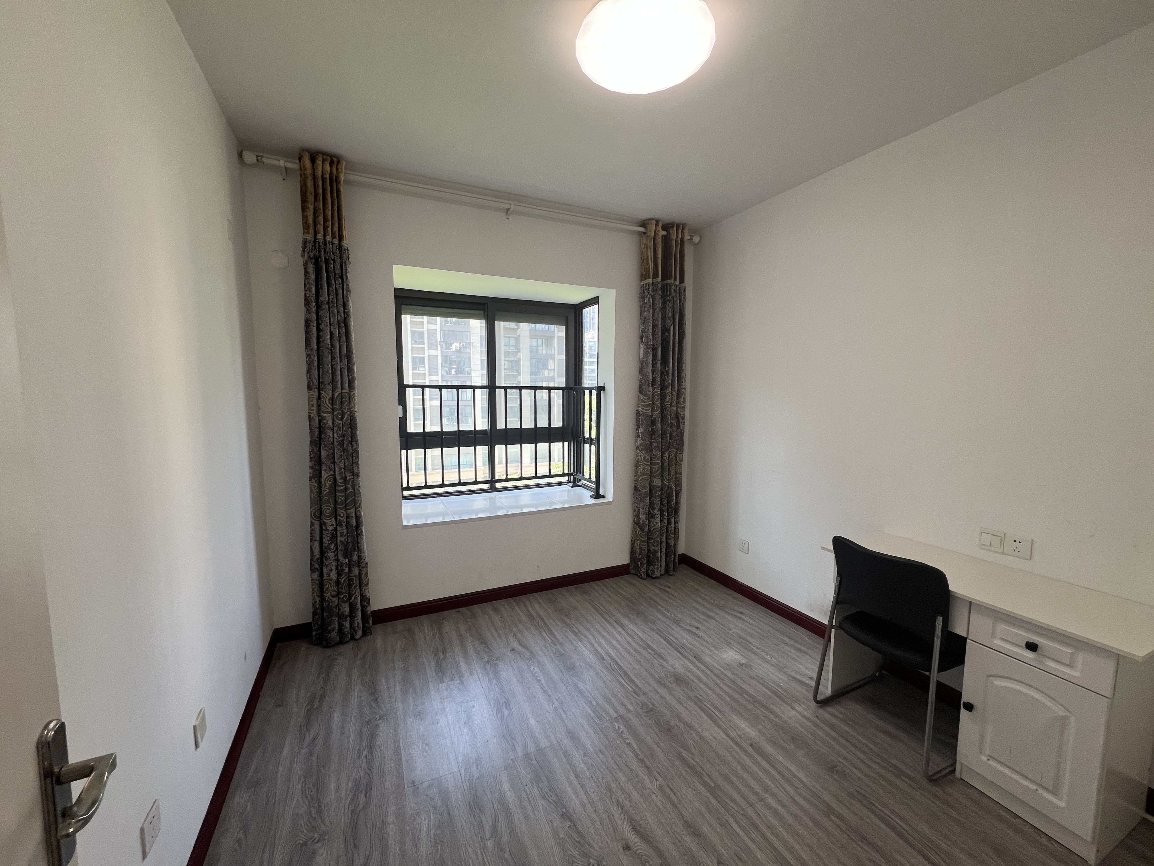 皇家花园北区 3室2厅2卫 118m&sup2;
