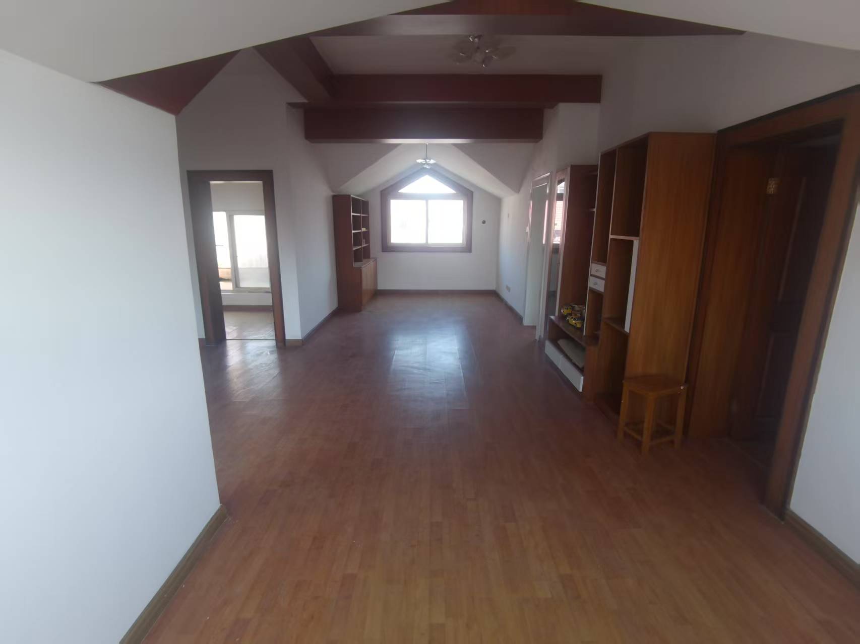 朝晖花园 4室3厅1卫 193.00m²