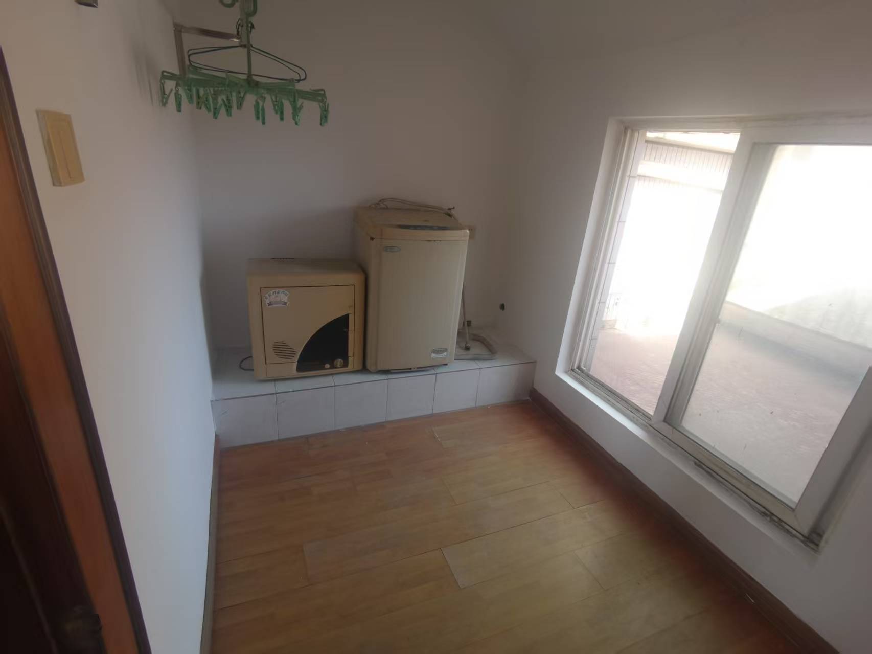 朝晖花园 4室3厅1卫 193.00m&sup2;