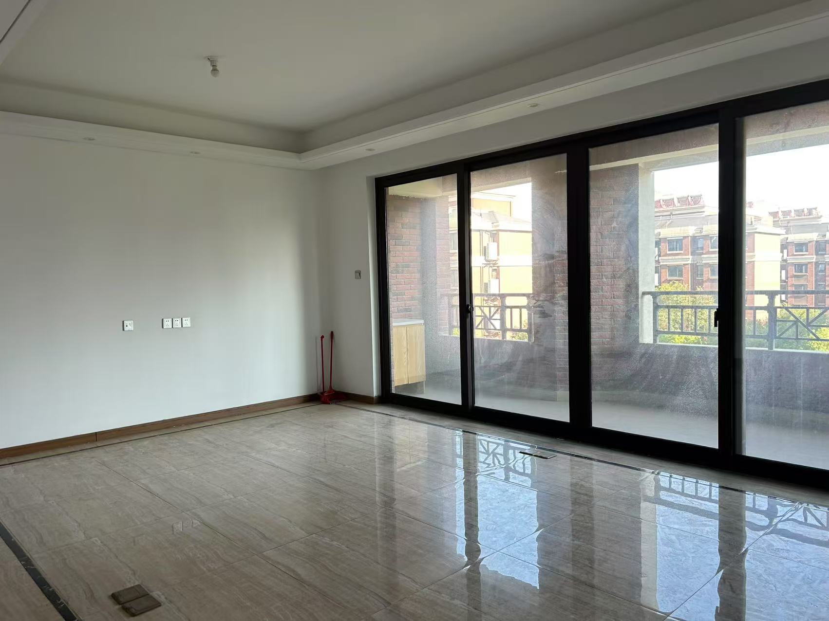 佳期漫 4室1厅1卫 147m²