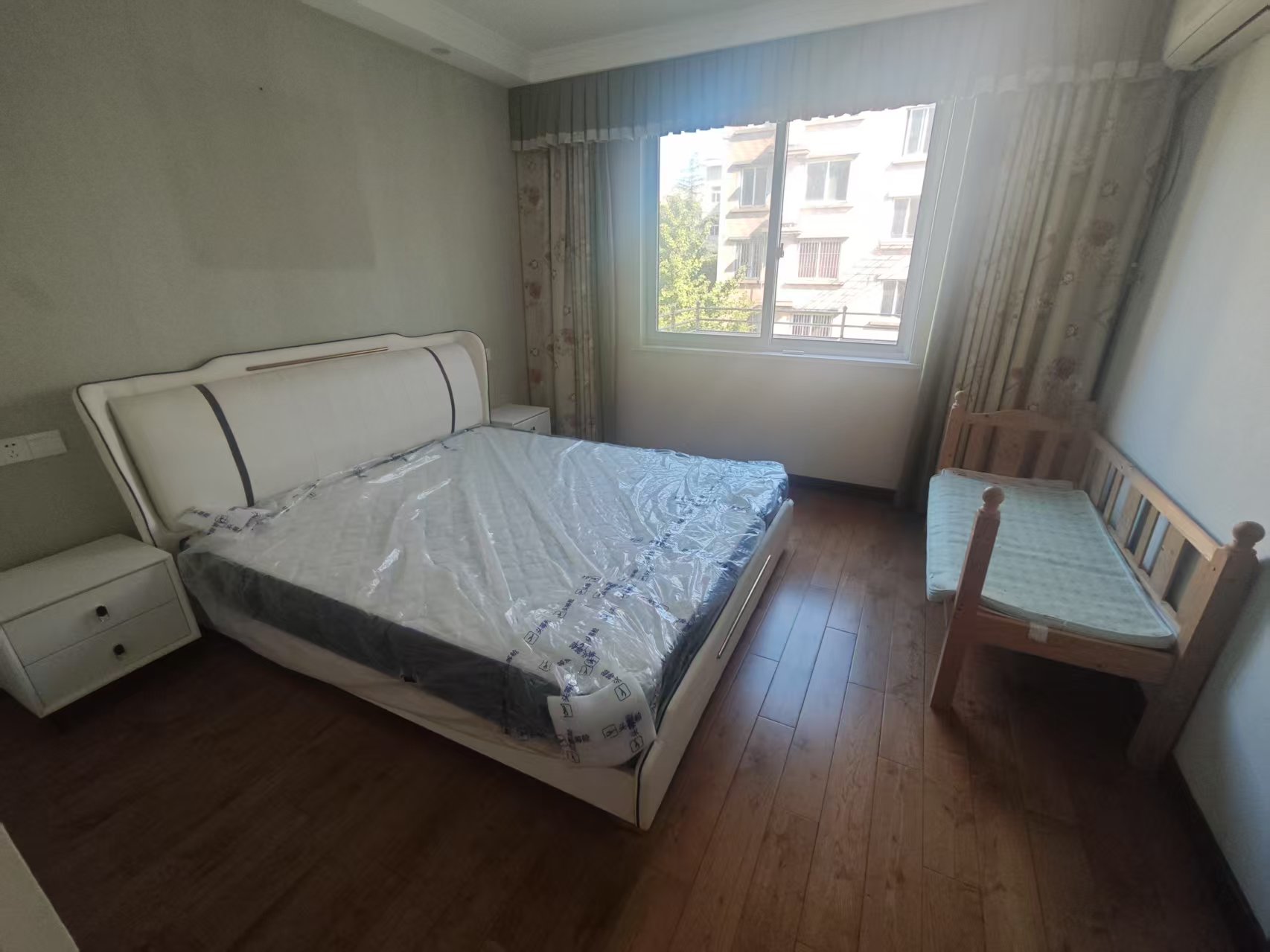 启秀南苑 3室2厅2卫 150m&sup2;