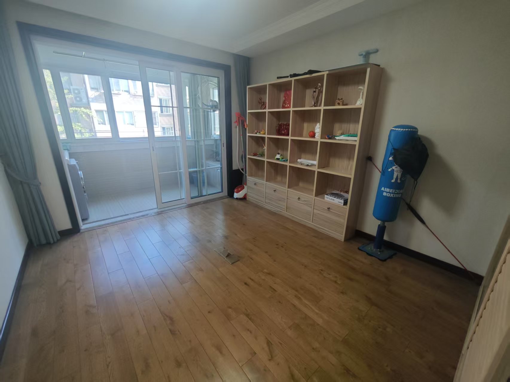 启秀南苑 3室2厅2卫 150m&sup2;
