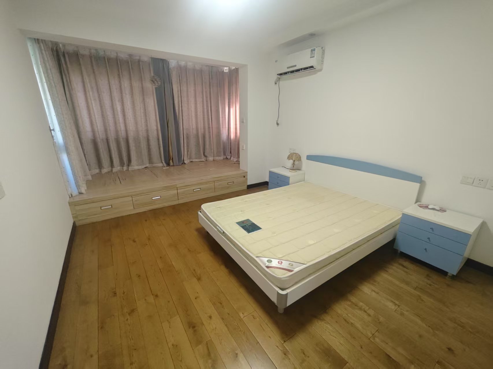 启秀南苑 3室2厅2卫 150m&sup2;