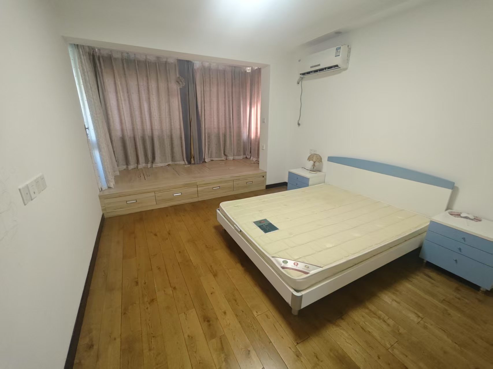 启秀南苑 3室2厅2卫 150m&sup2;