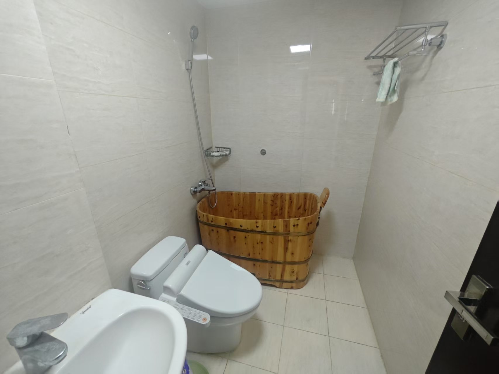 启秀南苑 3室2厅2卫 150m&sup2;