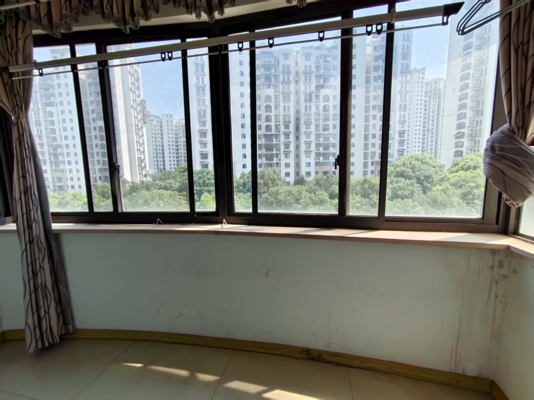 高迪晶城 2室2厅1卫 93m&sup2;
