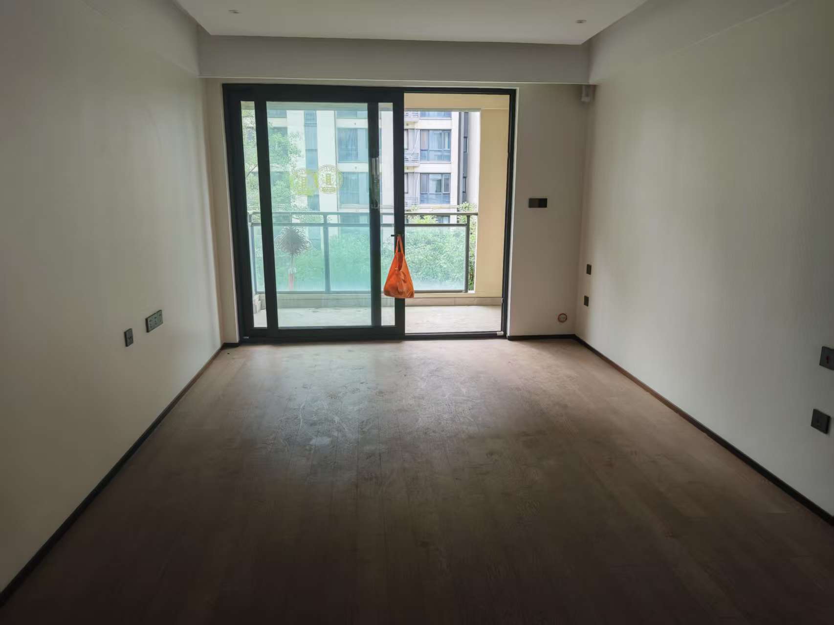 万科翡翠公园 3室2厅1卫 98.00m²