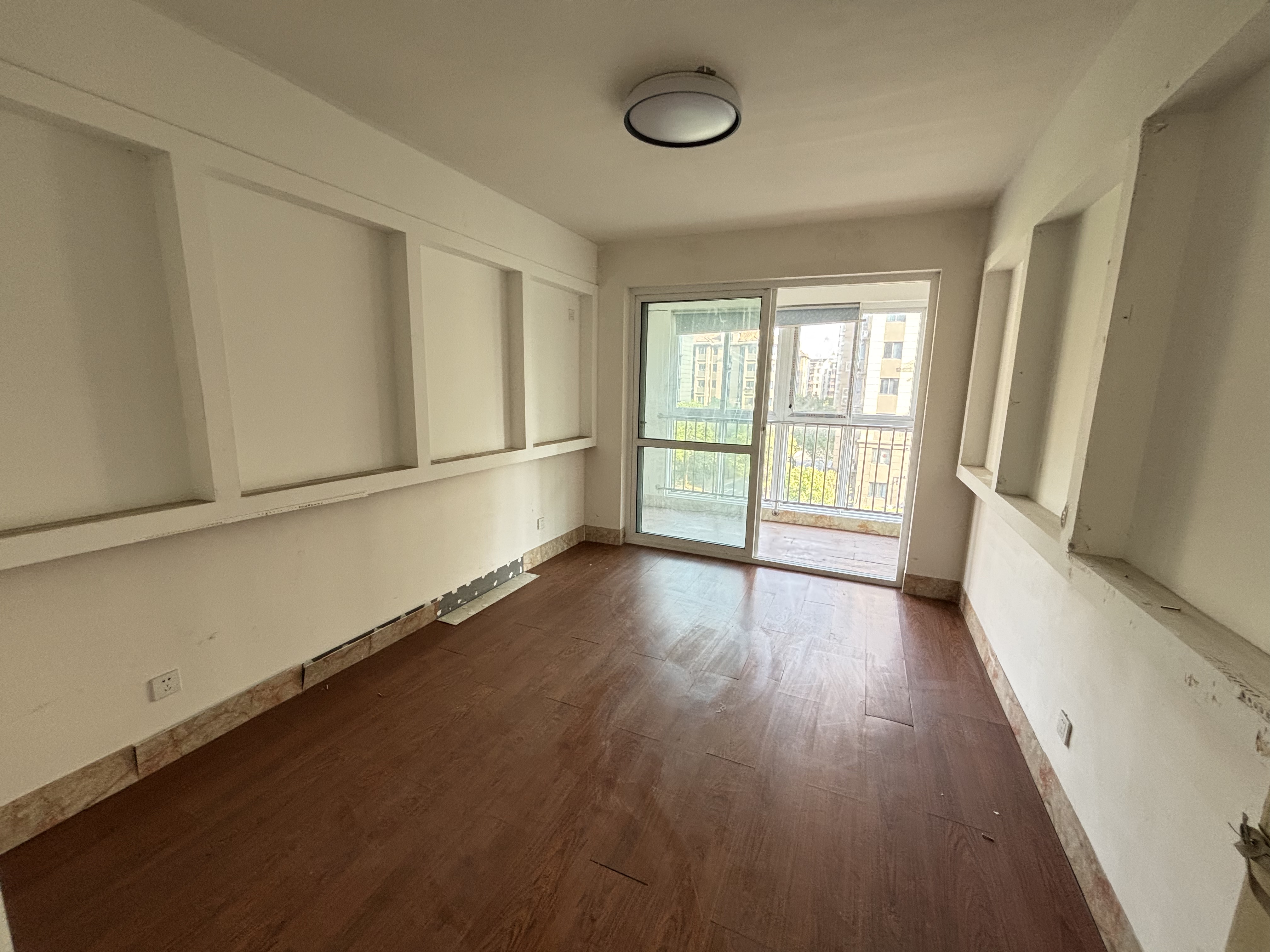 锦城苑 3室2厅1卫 145m&sup2;