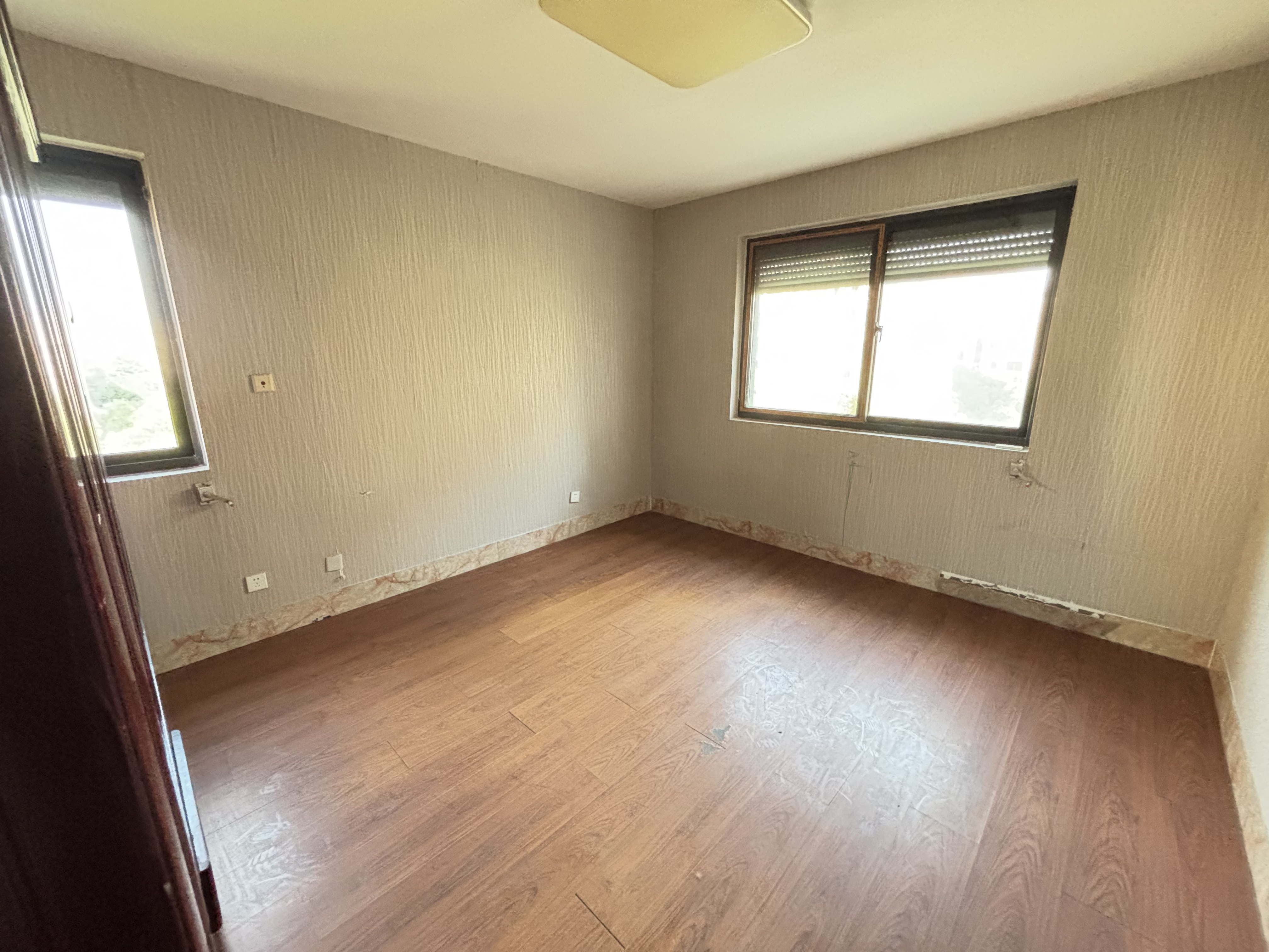锦城苑 3室2厅1卫 145m&sup2;