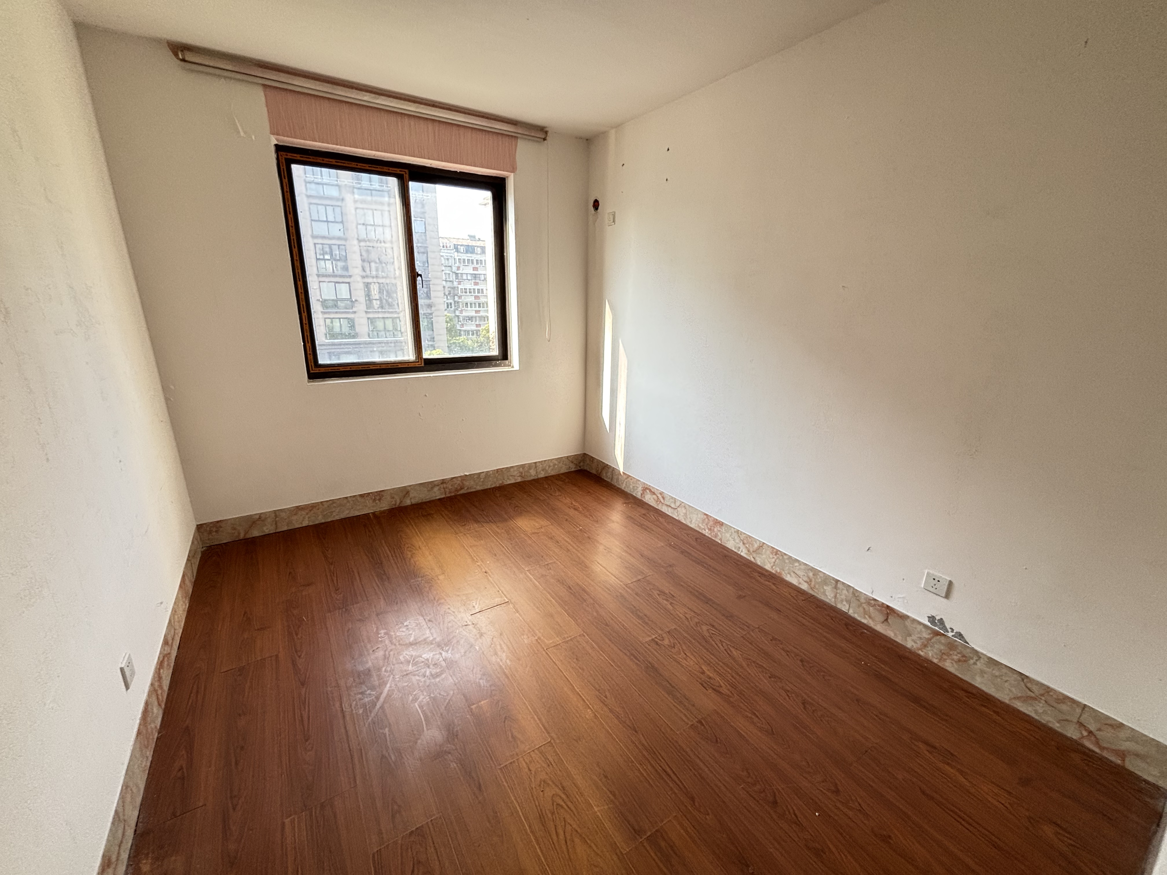 锦城苑 3室2厅1卫 145m&sup2;