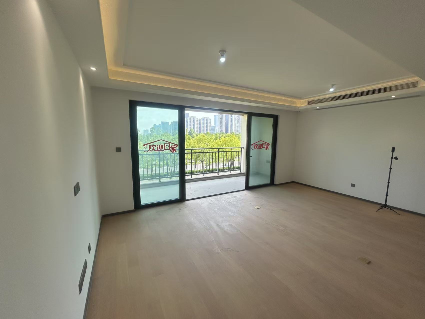 春风南岸西园 5室2厅3卫 167m²