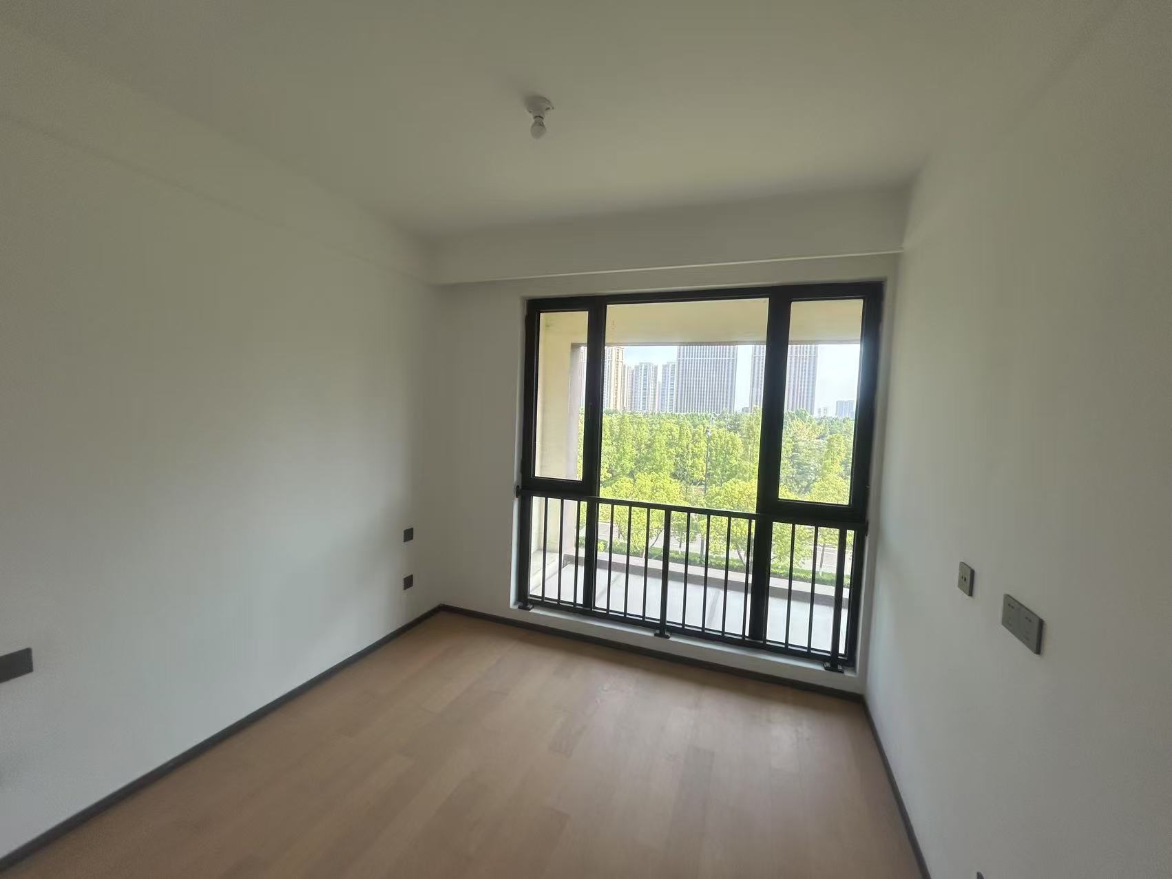 春风南岸西园 5室2厅3卫 167m&sup2;
