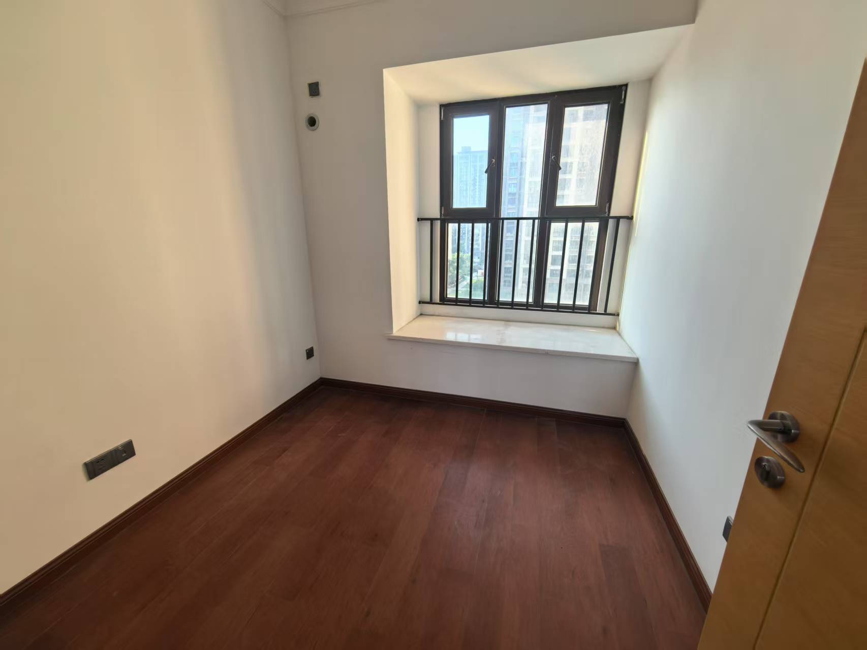 富力院士廷 4室2厅2卫 143m&sup2;