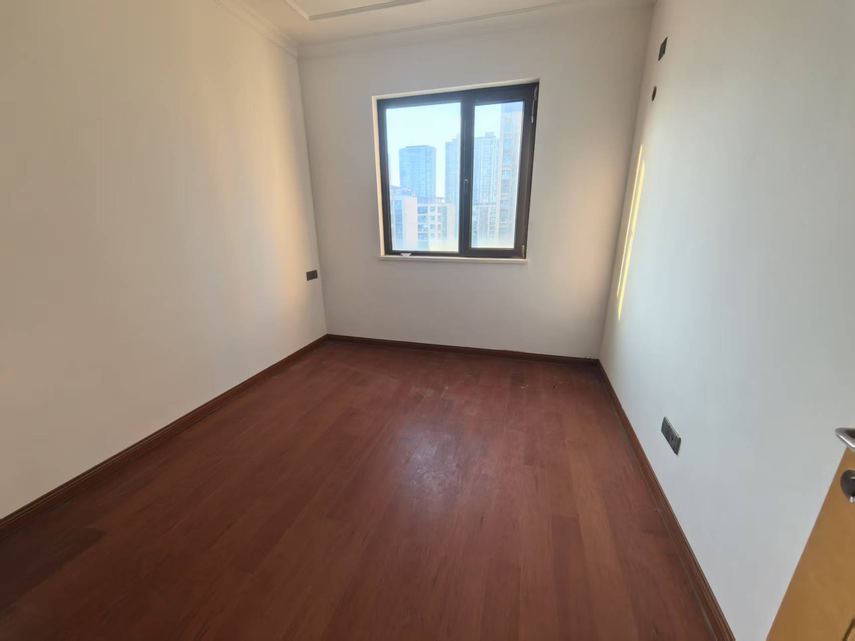 富力院士廷 4室2厅2卫 143m&sup2;