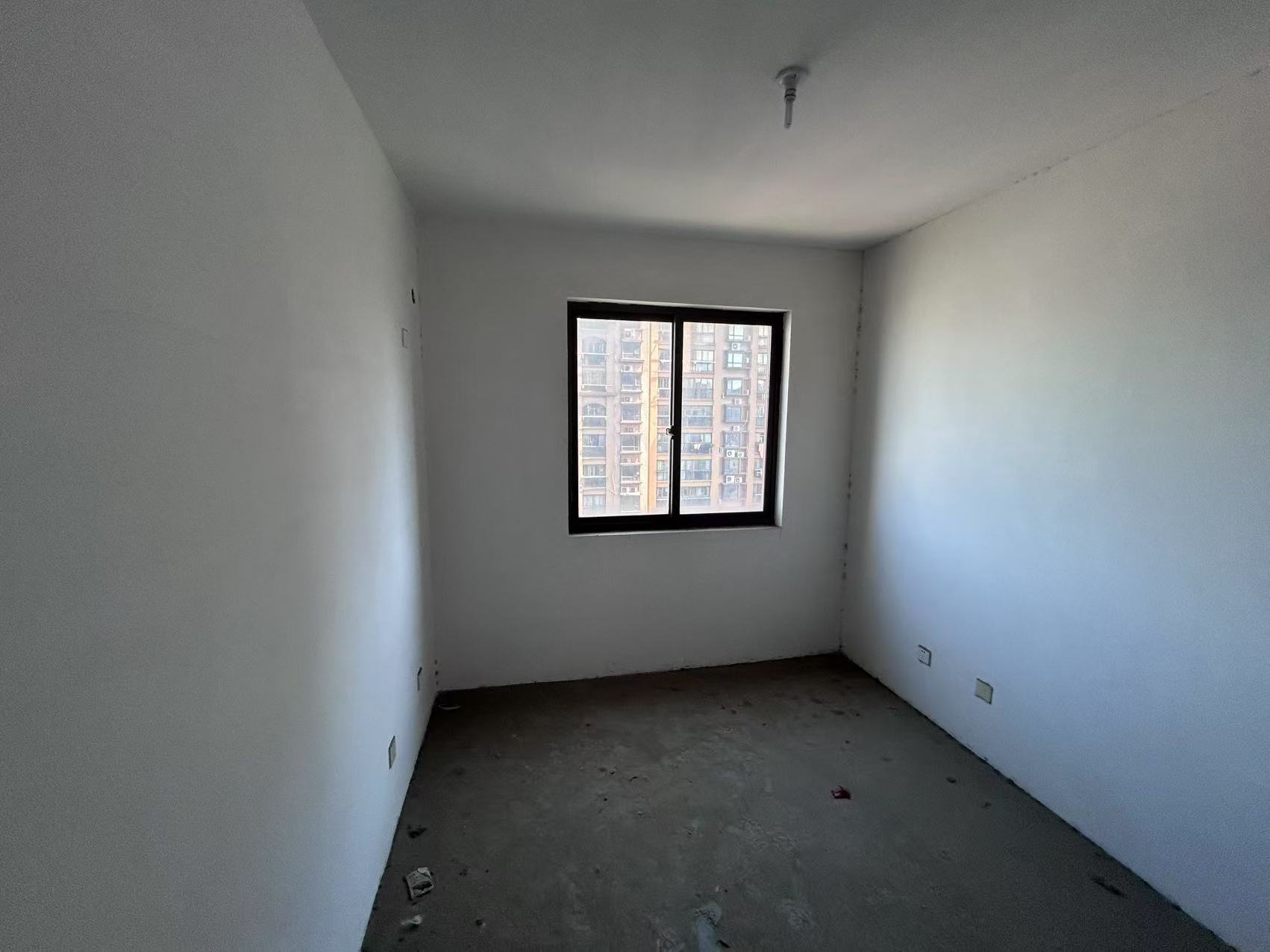 华强城一期 3室2厅1卫 101m&sup2;