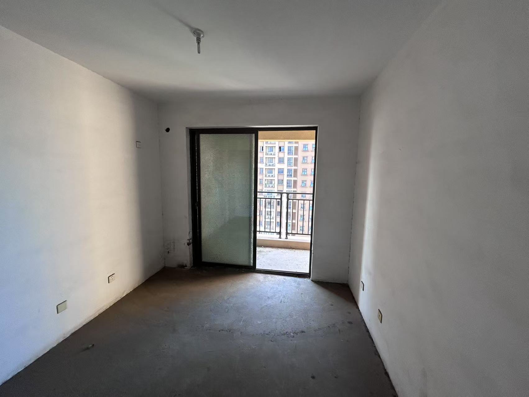 华强城一期 3室2厅1卫 101m&sup2;