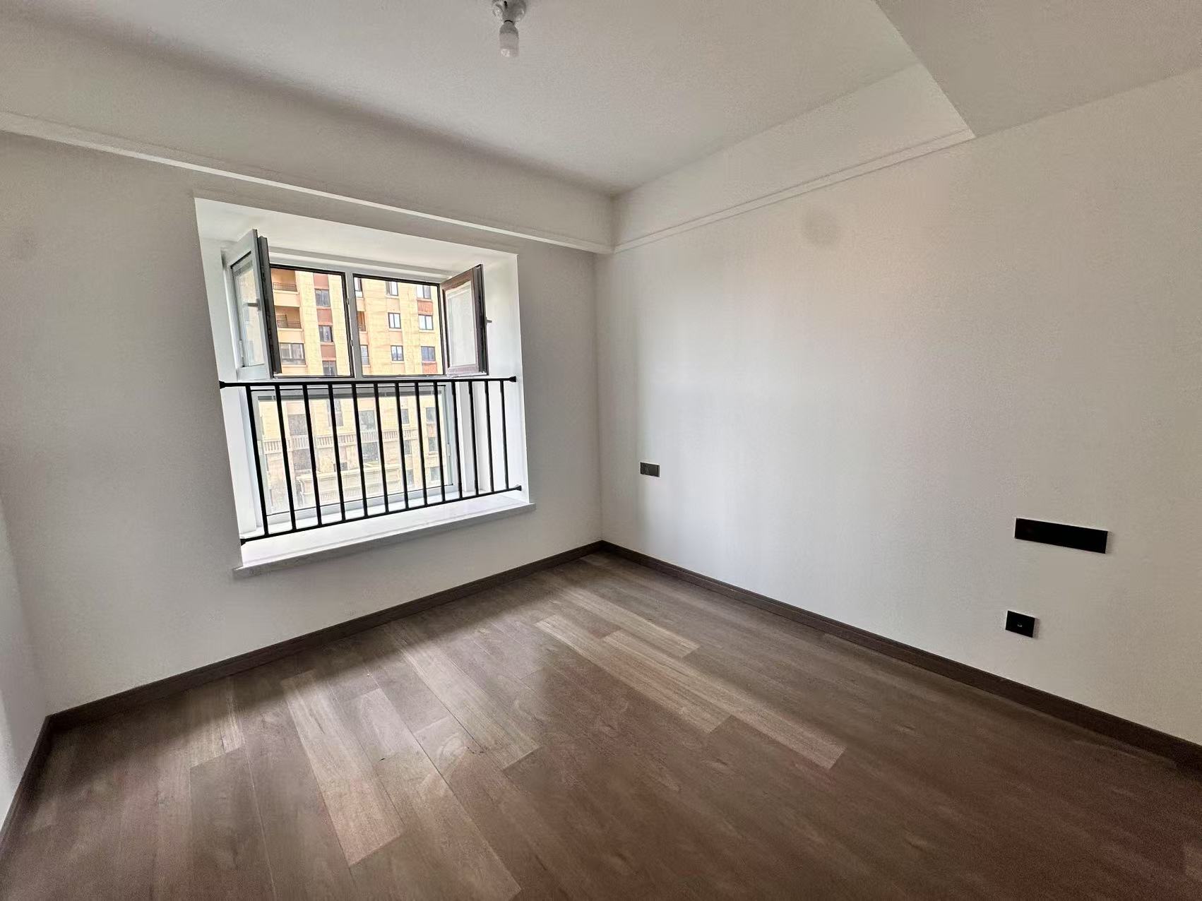 世茂云锦(九龙庭广场) 3室2厅1卫 92.85m&sup2;