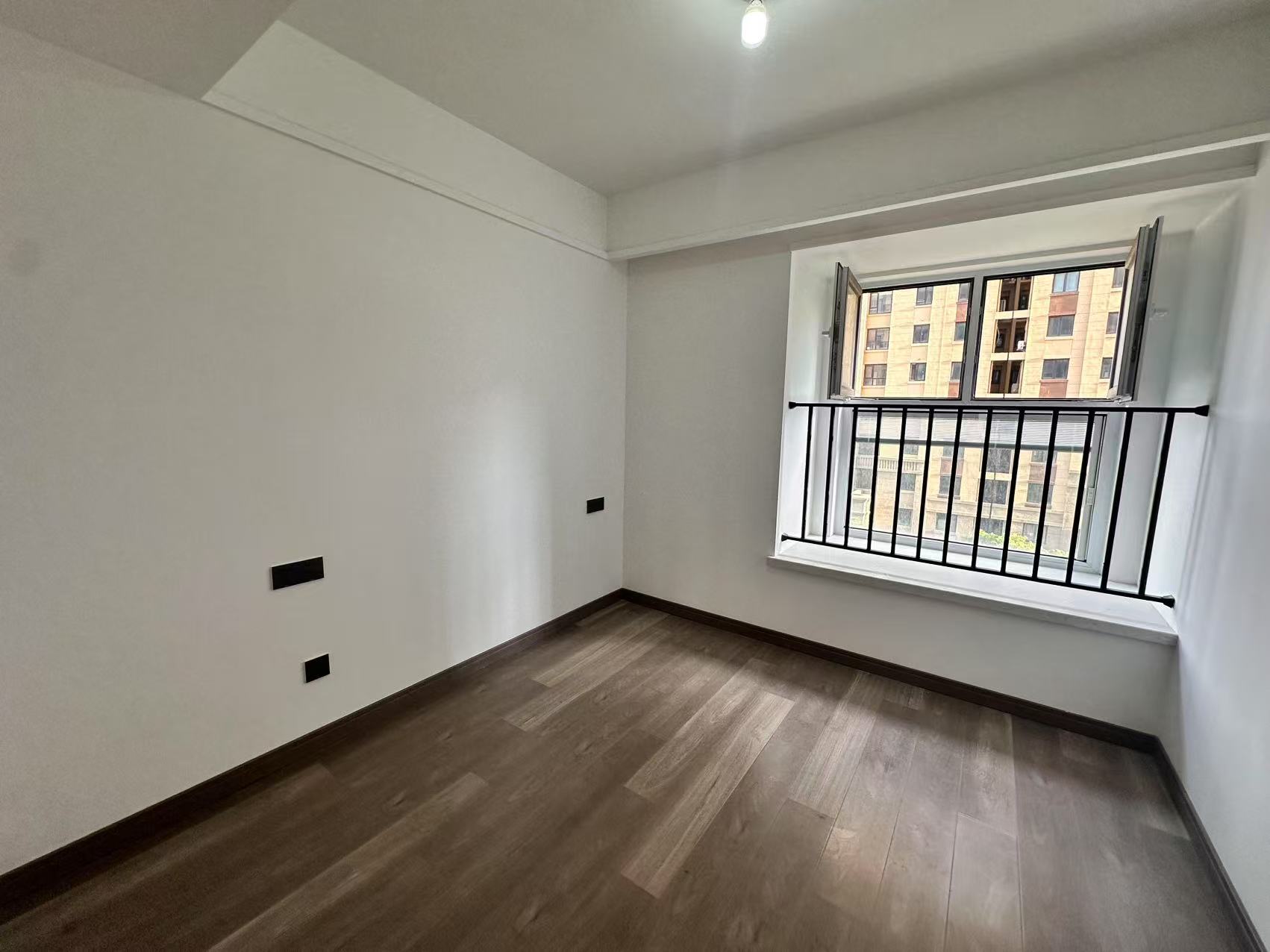 世茂云锦(九龙庭广场) 3室2厅1卫 92.85m&sup2;