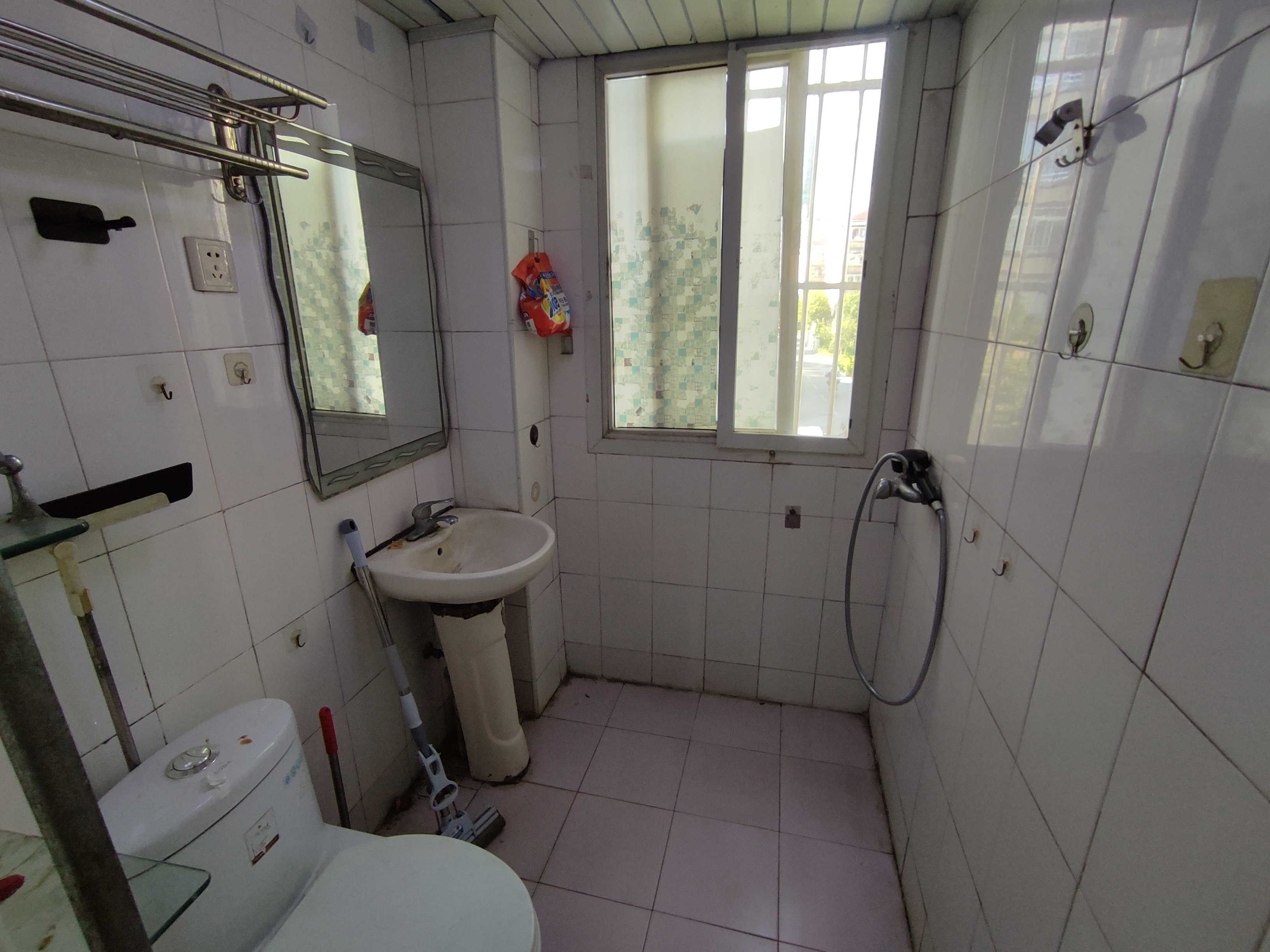易家桥新村 3室1厅1卫 73.00m&sup2;