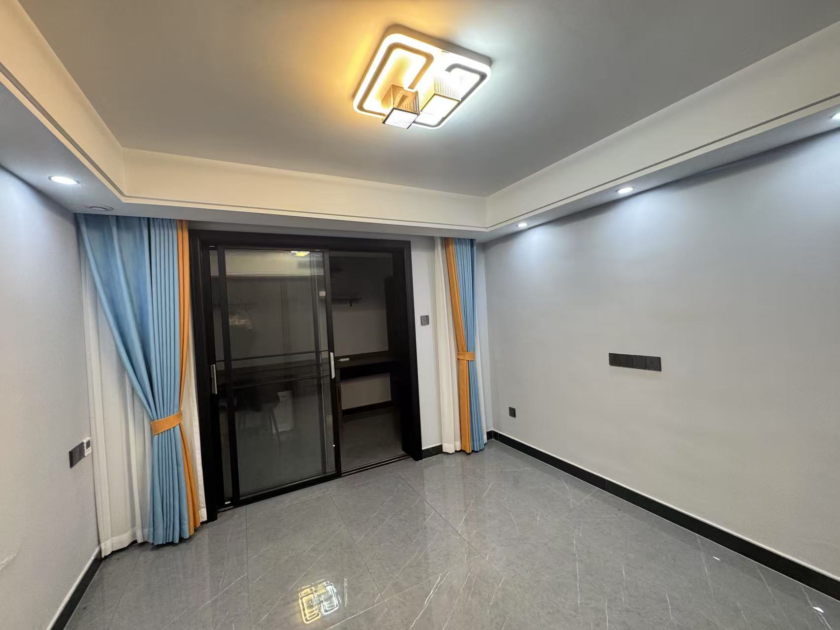 雨润星雨华府北区 5室2厅2卫 225m&sup2;
