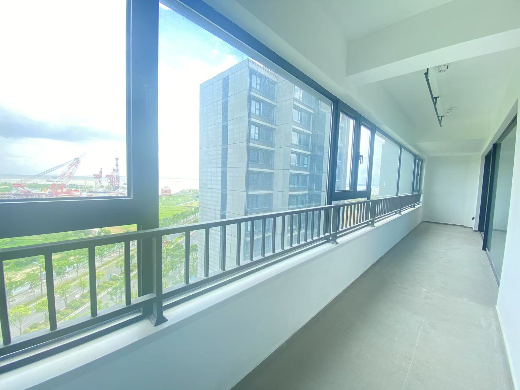 滨江玺 3室2厅3卫 190m&sup2;