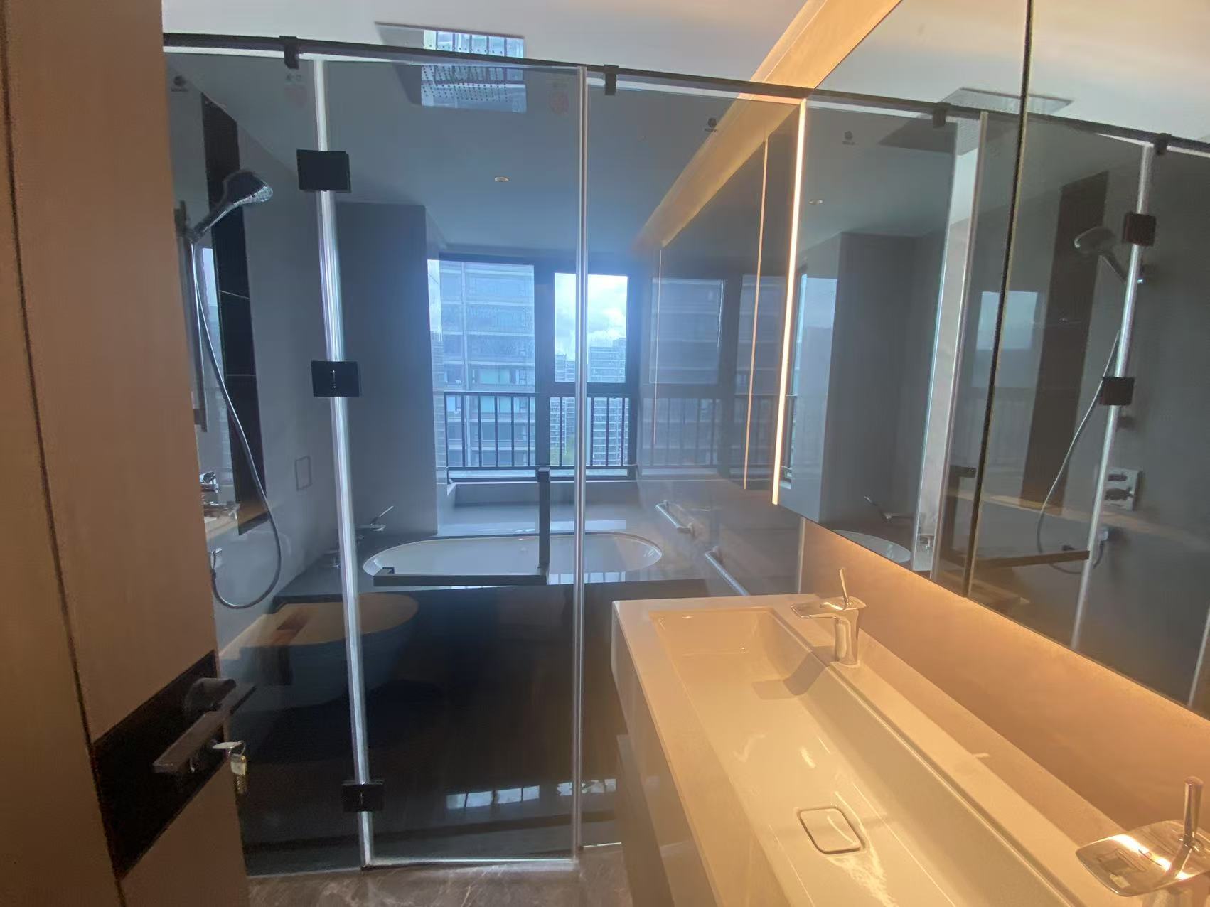 滨江玺 3室2厅3卫 190m&sup2;