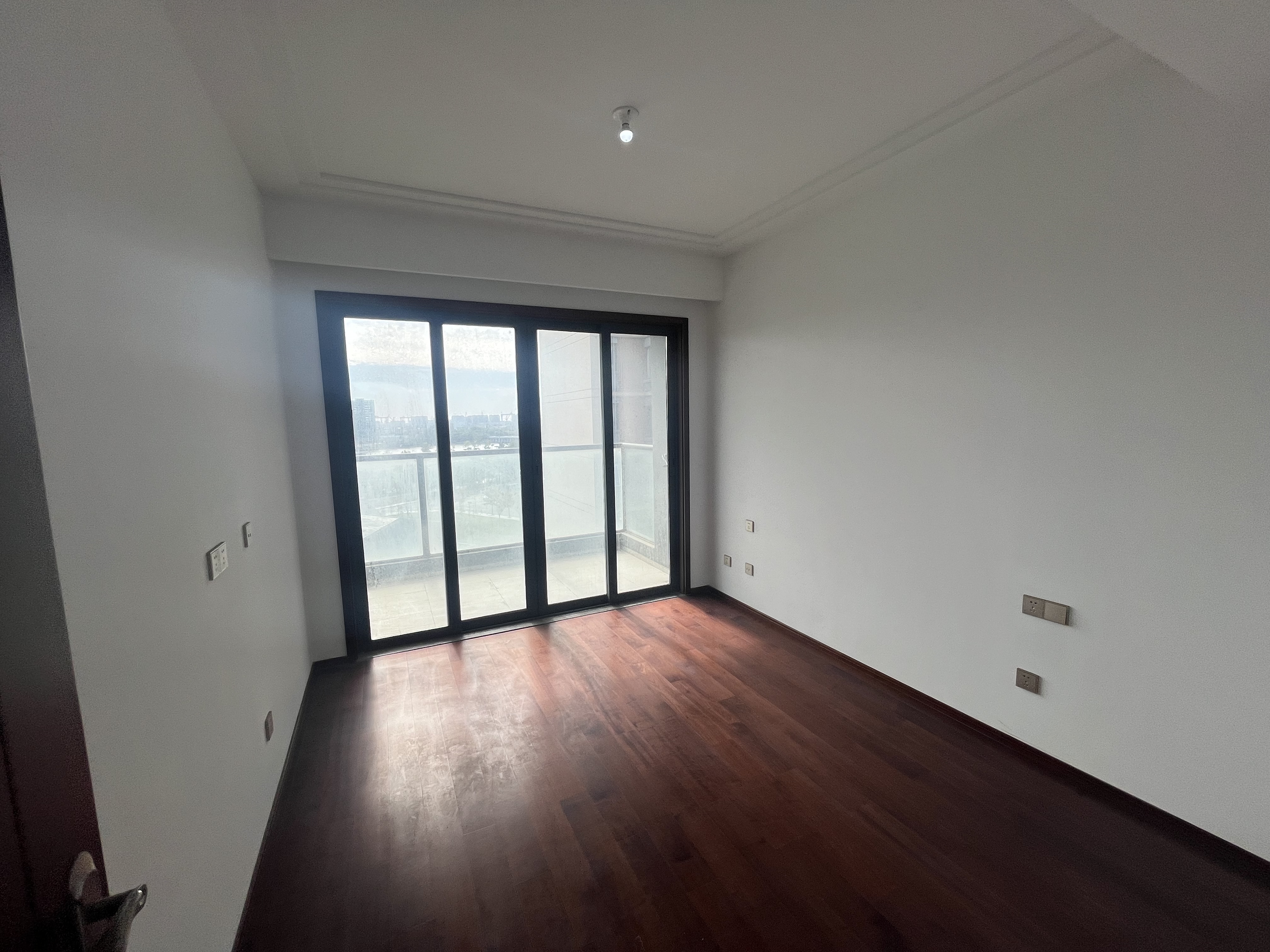 春江阅 4室2厅3卫 185.00m&sup2;