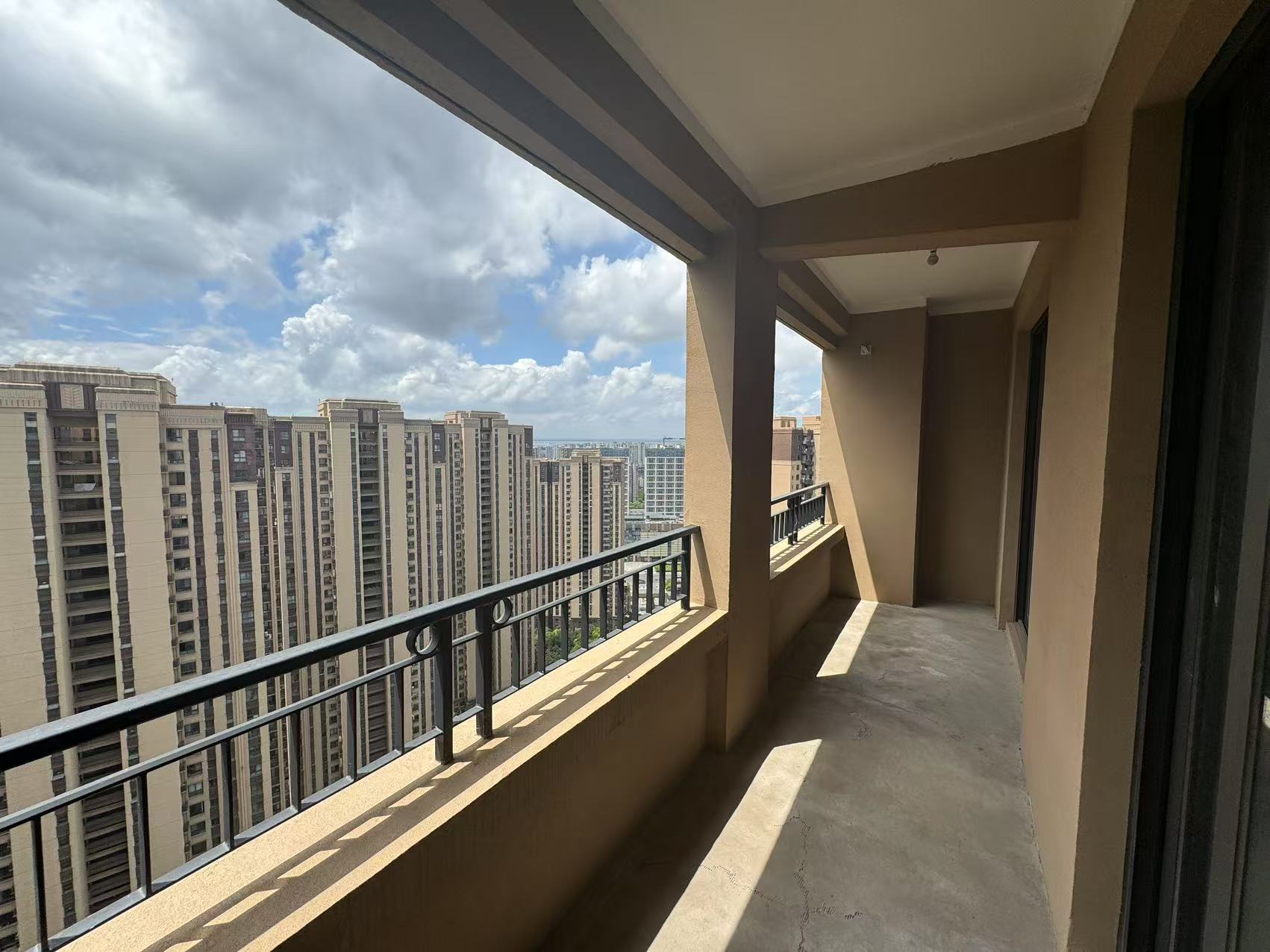 保利香槟国际 4室2厅2卫 143.35m&sup2;