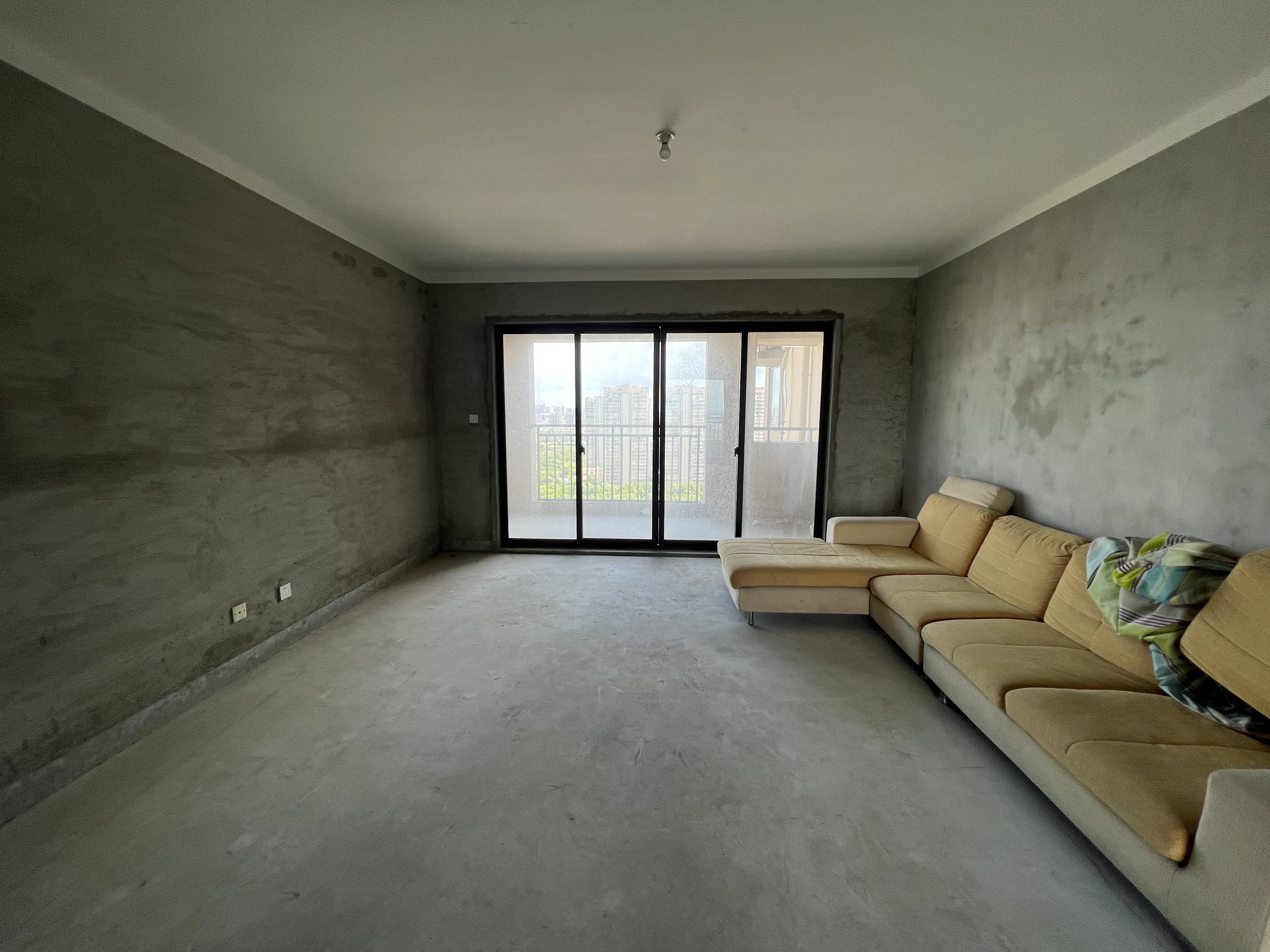 华强城 4室2厅2卫 158m²