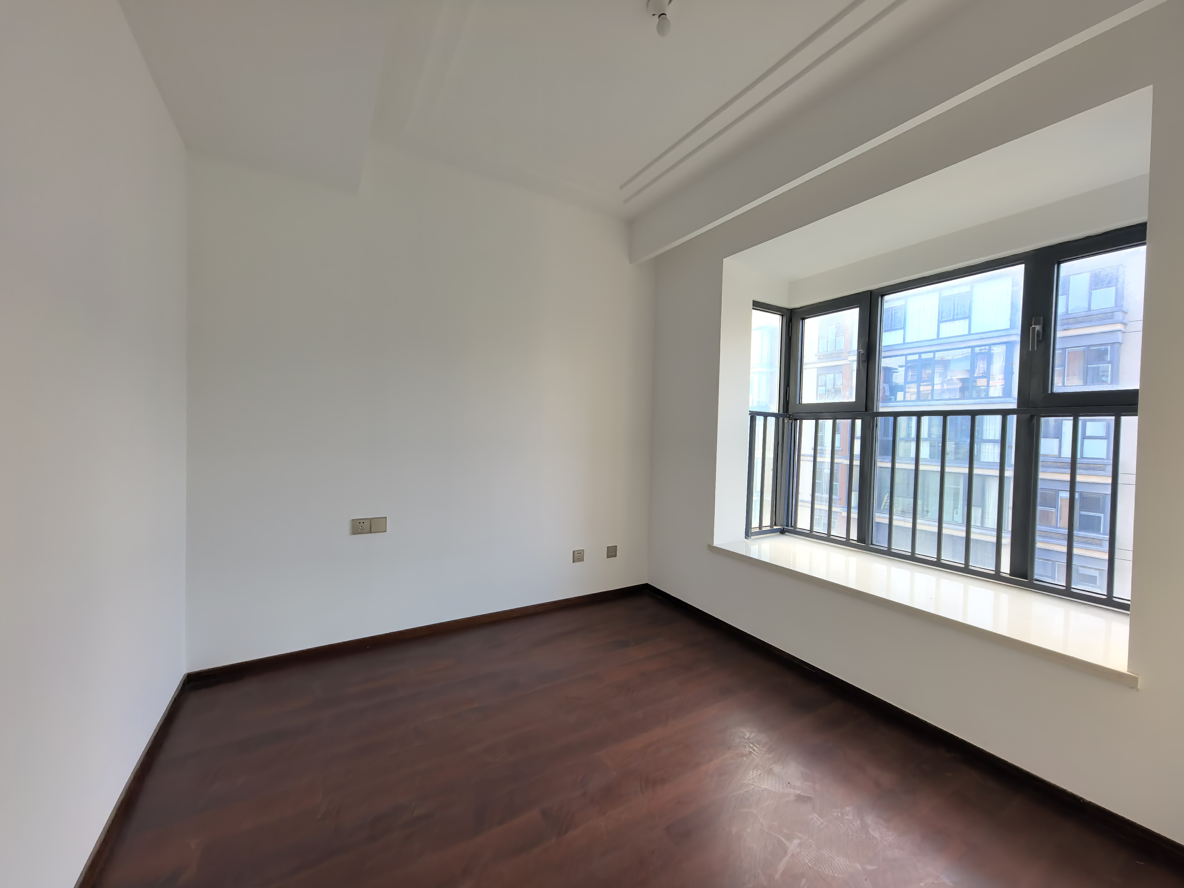 春江阅 4室2厅2卫 143m&sup2;